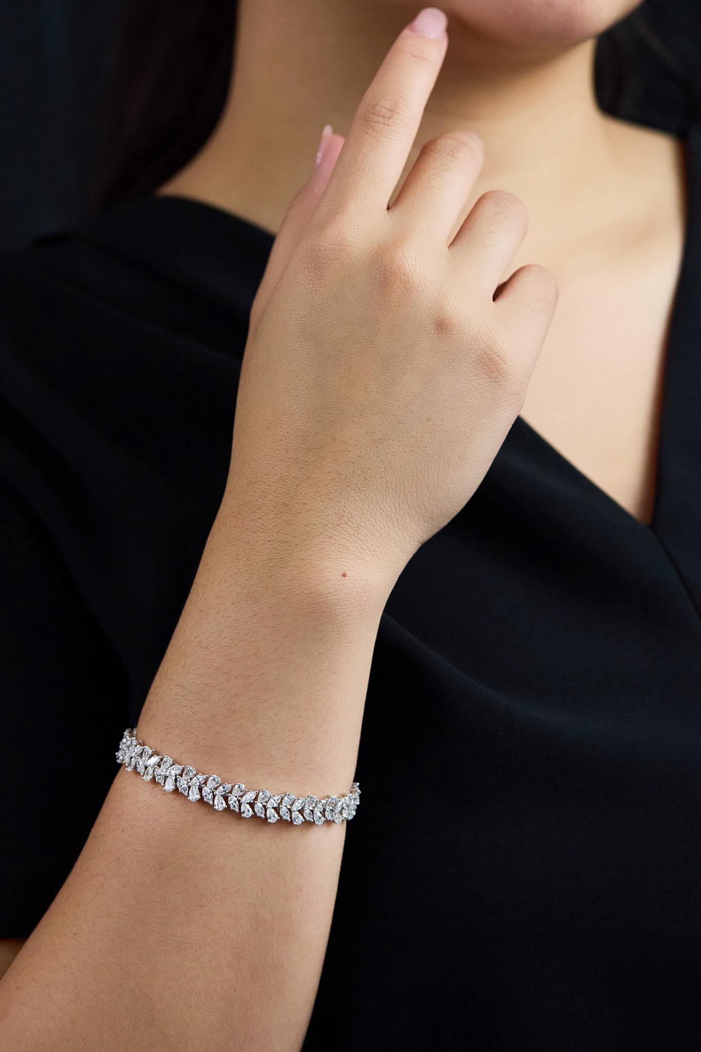 Roman Malakov 11.25 Karat Total Marquise & Birne Form Diamant Armband (Zeitgenössisch) im Angebot