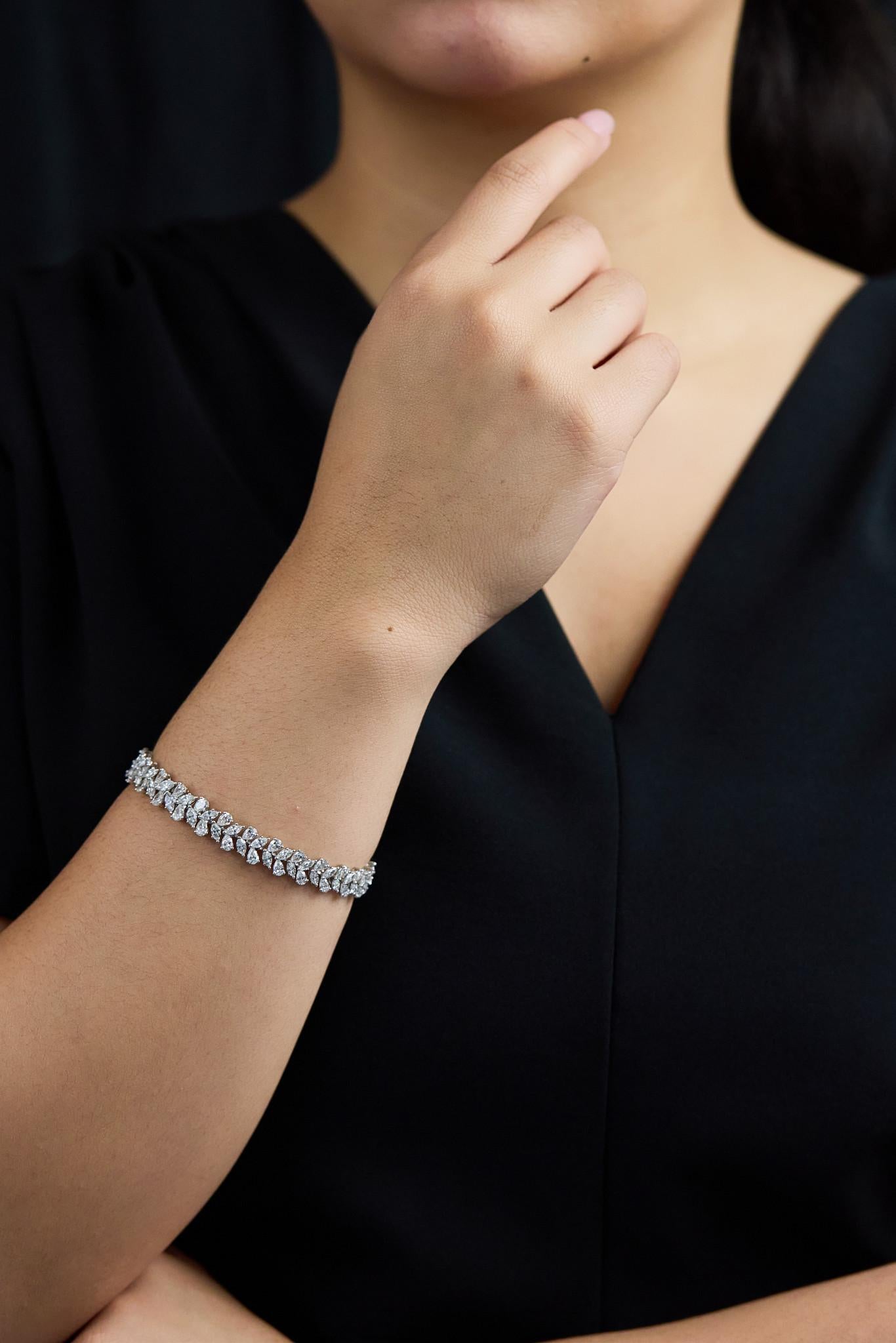 Roman Malakov 11.25 Karat Total Marquise & Birne Form Diamant Armband (Marquiseschliff) im Angebot