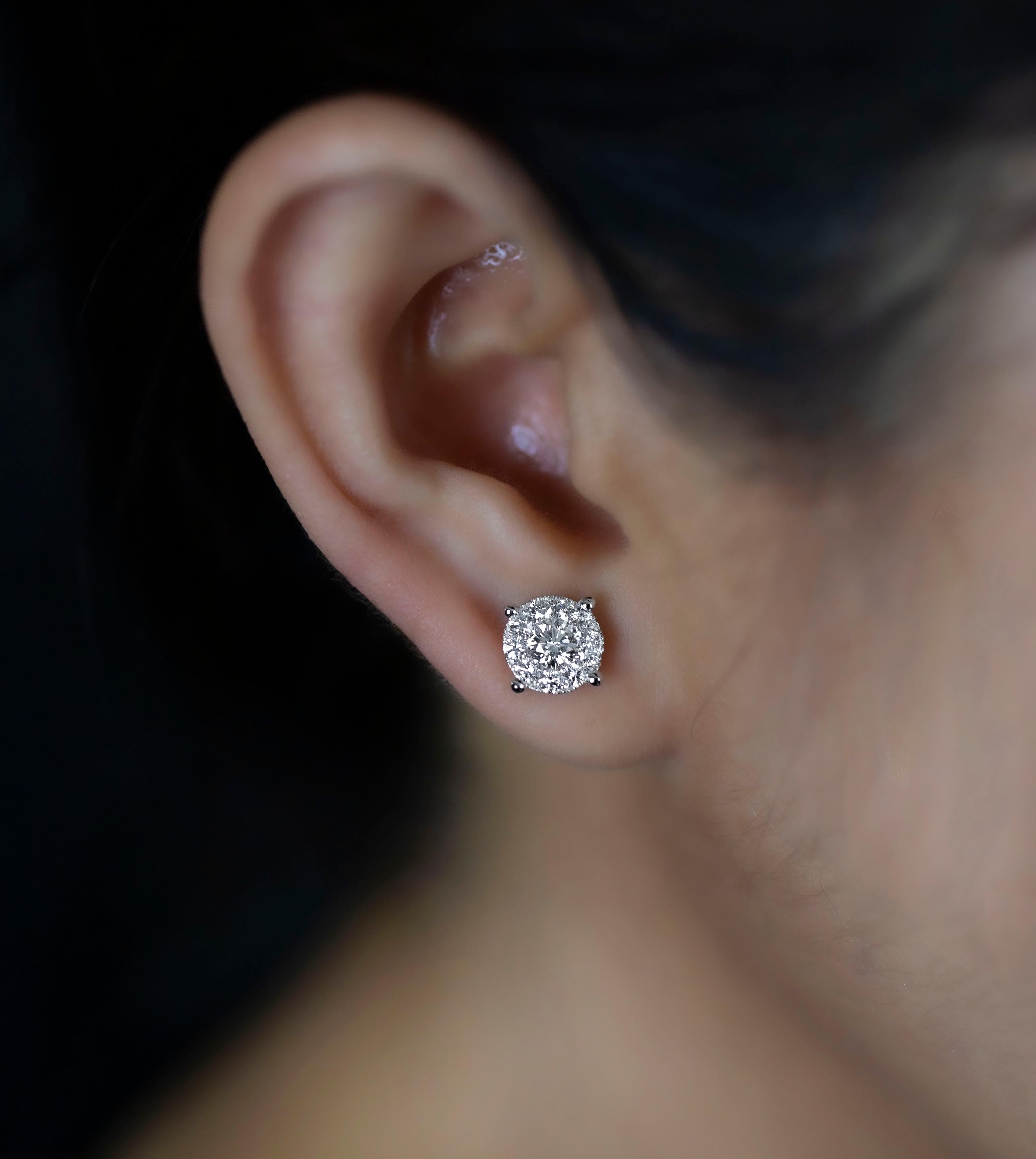 Roman Malakov, clous d'oreilles en grappe de diamants ronds brillants de 1.13 carat au total Pour femmes en vente
