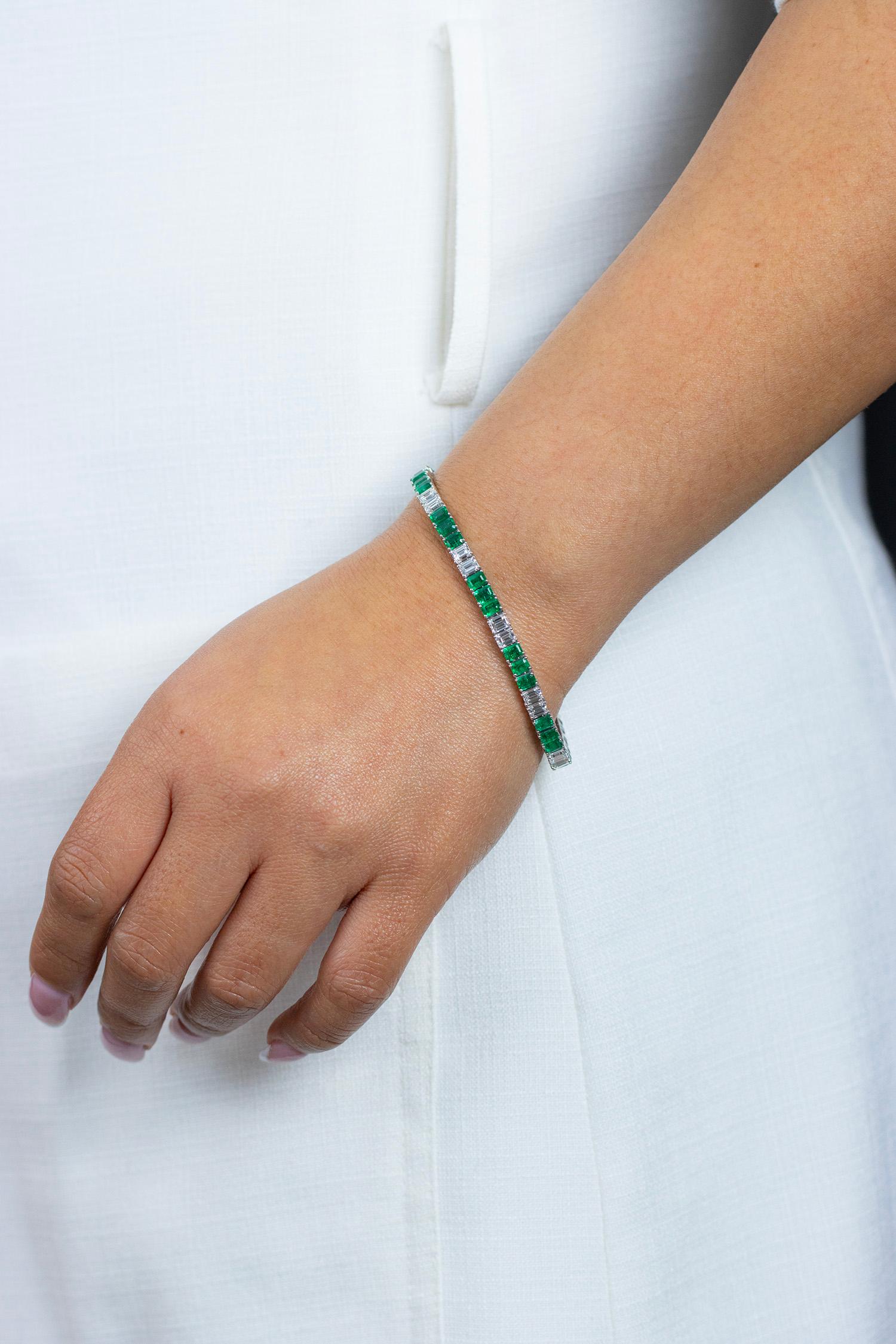 Roman Malakov 11.36 Carats Total Emerald Cut Emerald & Diamond Tennis Bracelet For Sale 1
