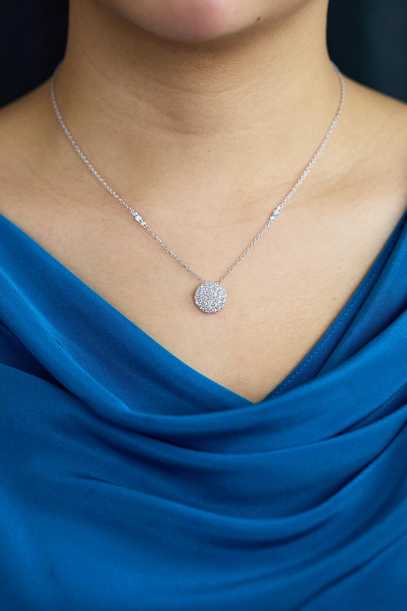 Donna Roman Malakov Diamonds Collana con disco di diamanti a taglio rotondo da 1,14 carati totali in vendita
