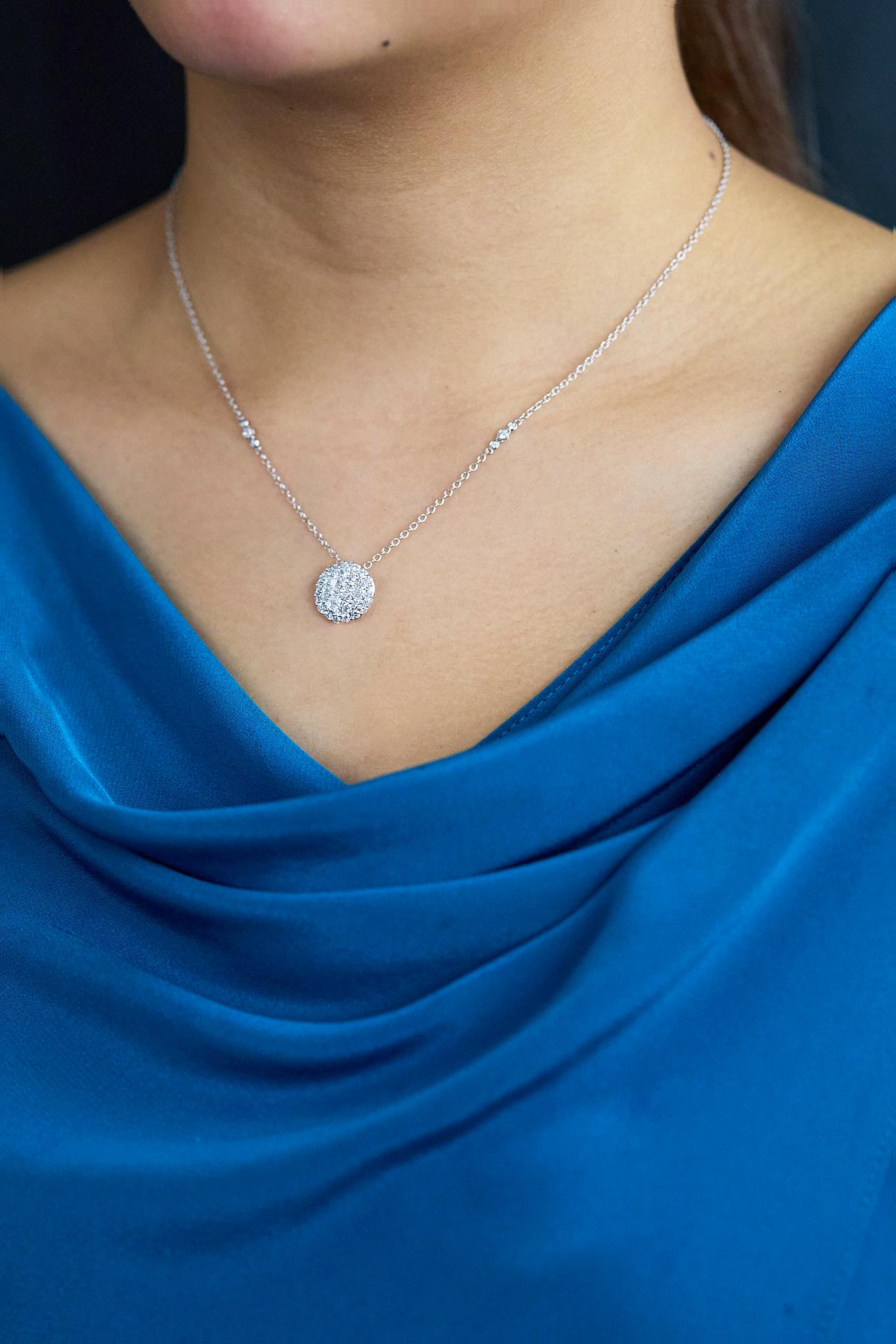 Roman Malakov Diamonds Collana con disco di diamanti a taglio rotondo da 1,14 carati totali In condizioni Nuovo in vendita a New York, NY
