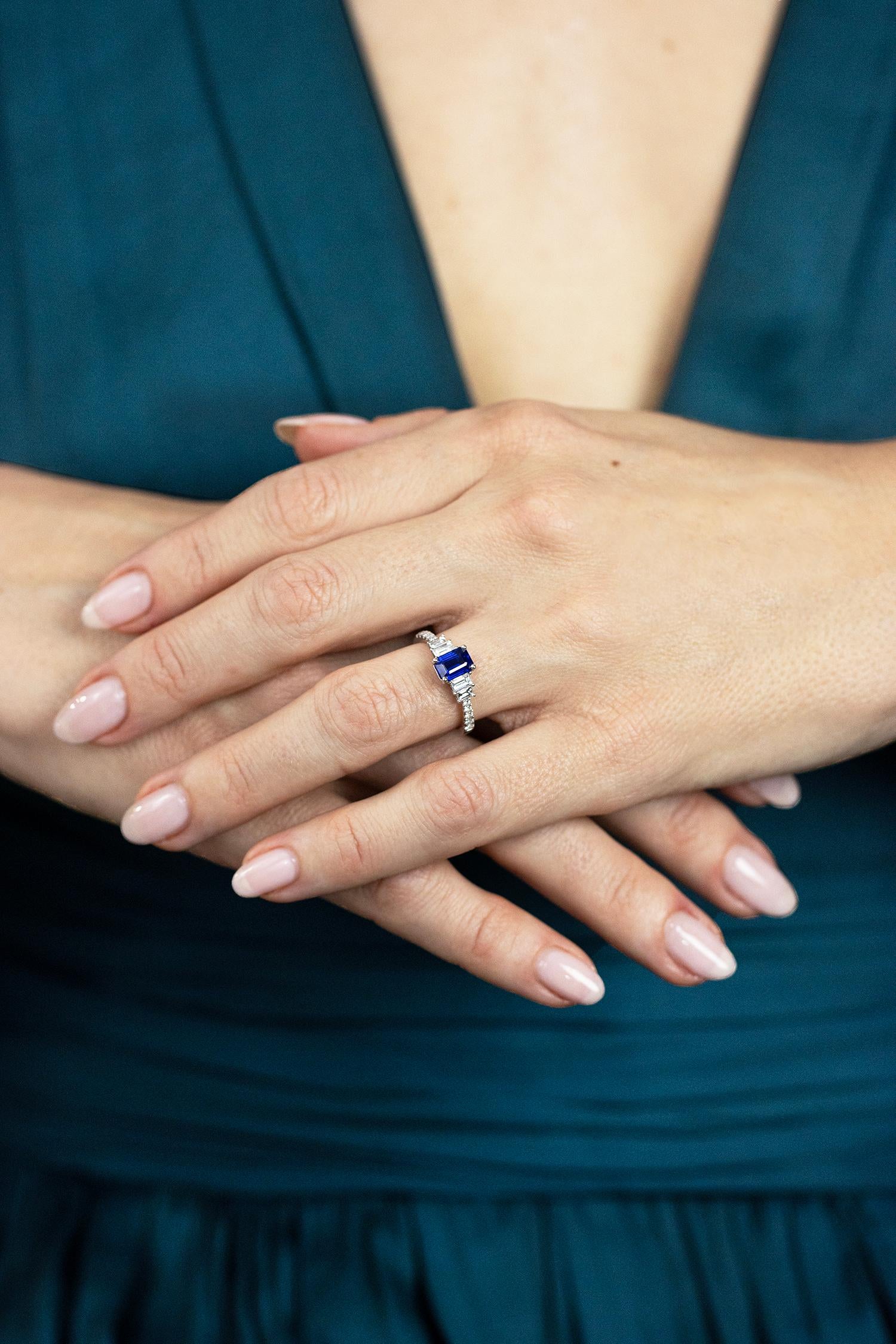 Roman Malakov 1.17 Carats Emerald Cut Sapphire & Diamond Engagement Ring In New Condition For Sale In New York, NY