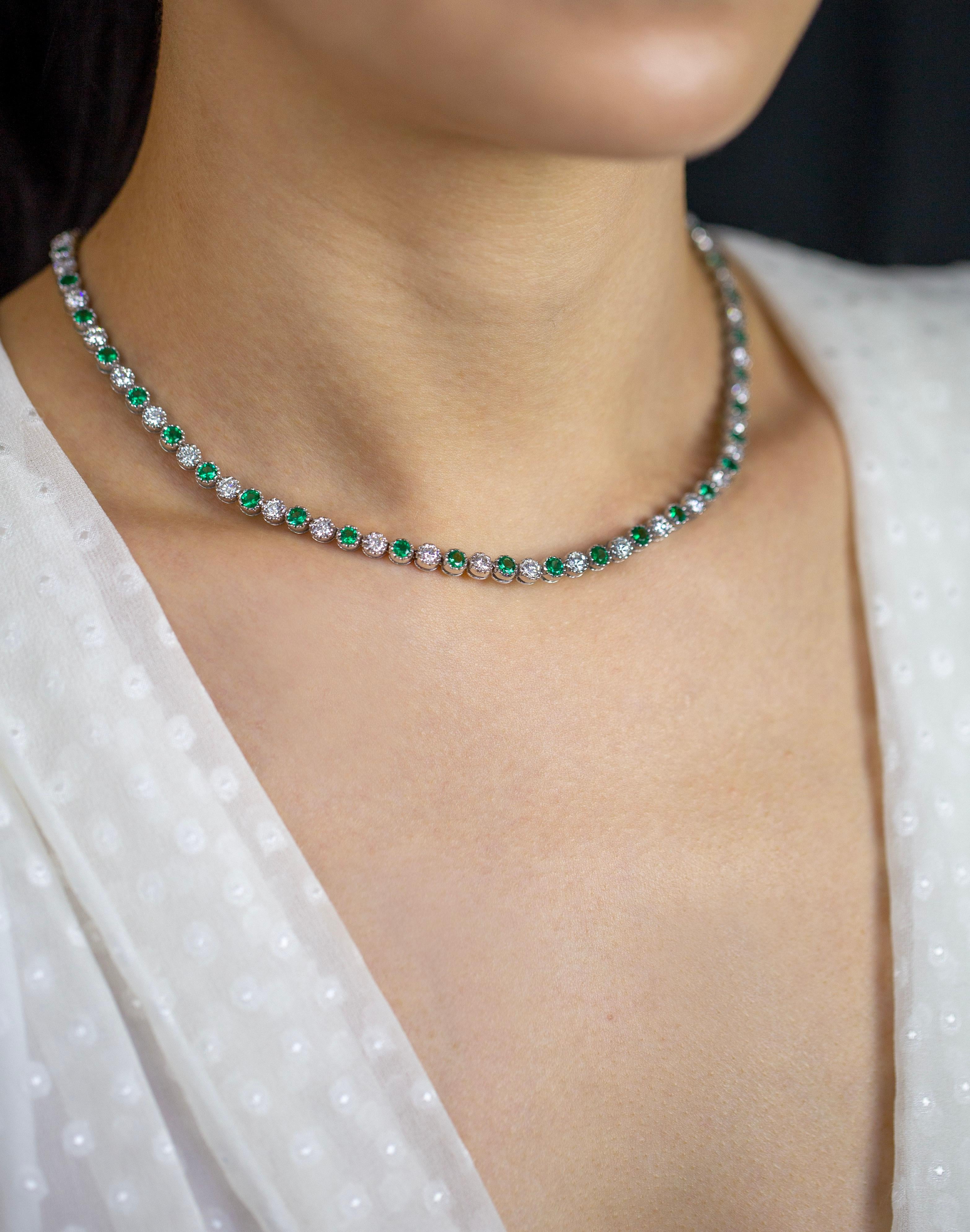 Roman Malakov 11.82 Carat Total Round Emerald and Diamond Tennis Necklace In New Condition For Sale In New York, NY
