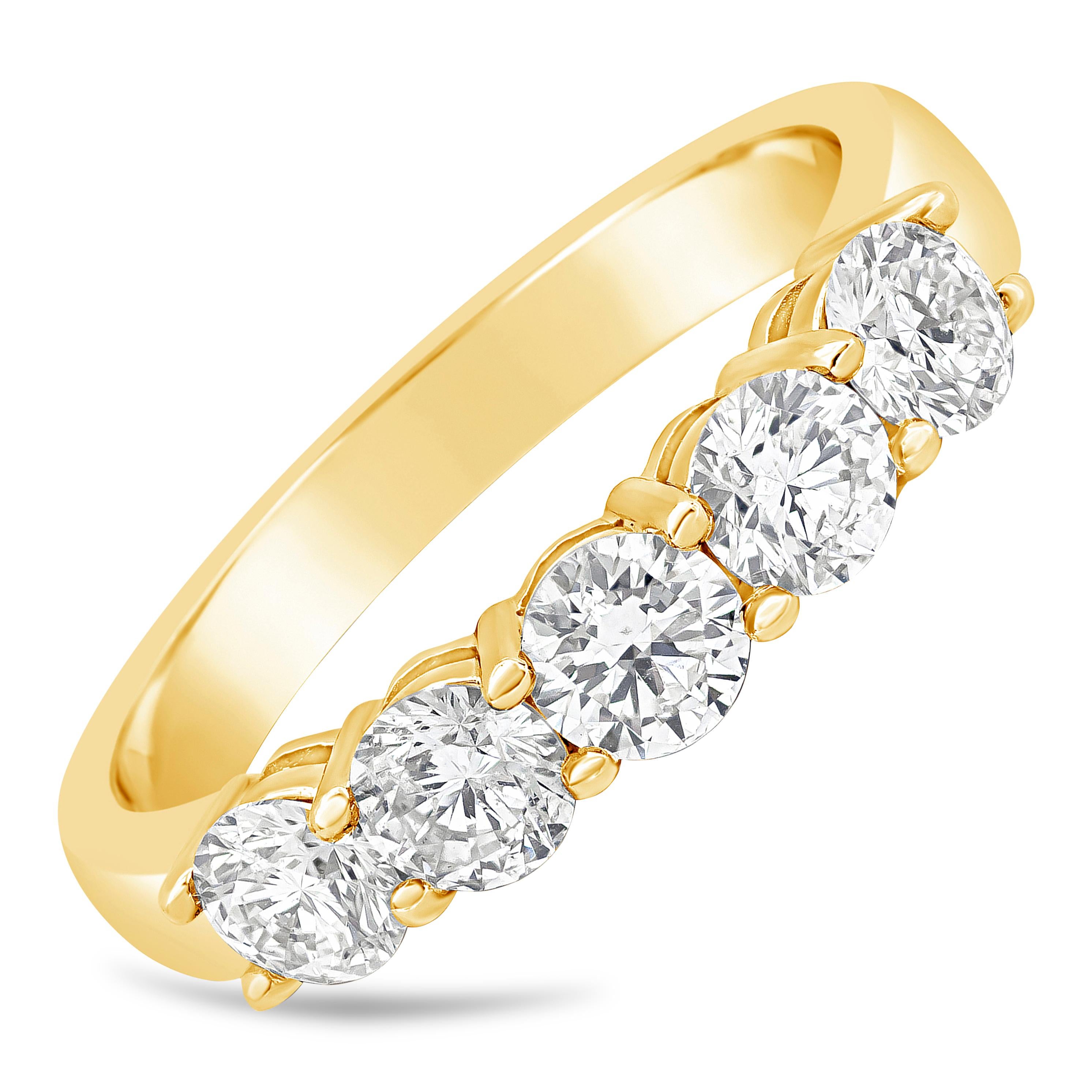 Contemporary Roman Malakov 1.19 Carat Total Five-Stone Round Diamond Wedding Band Ring For Sale