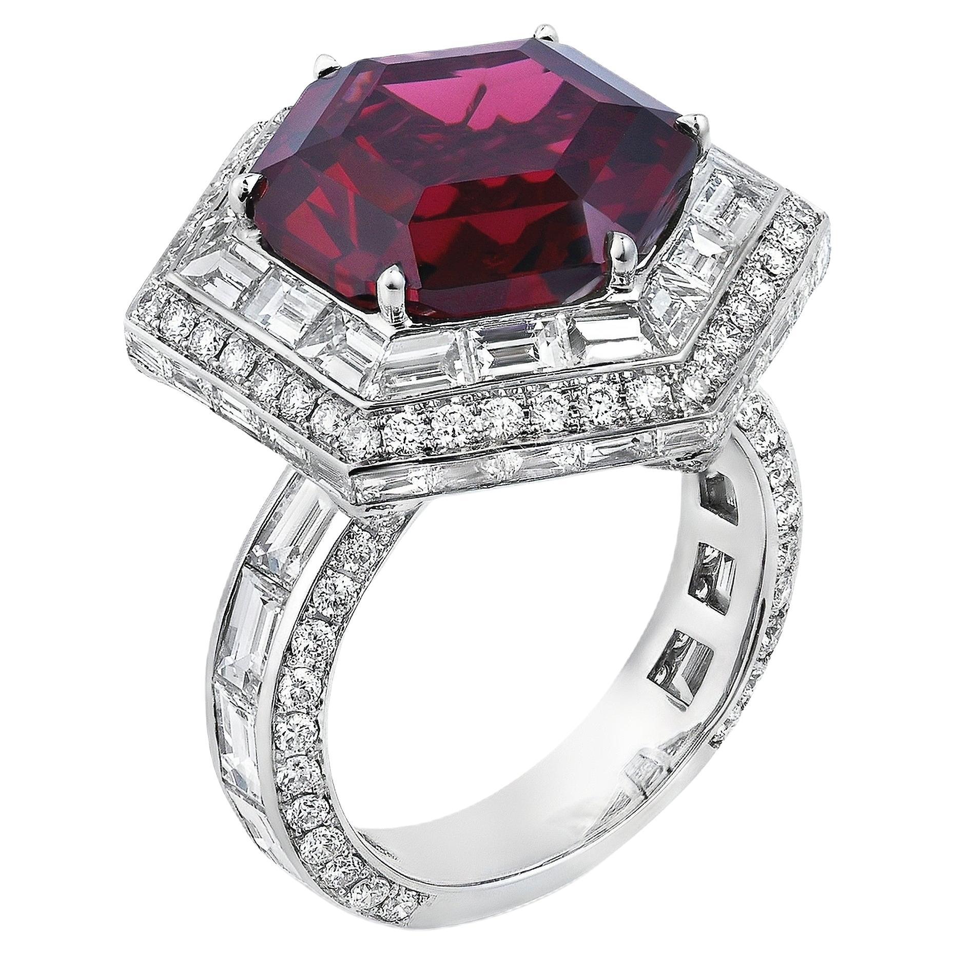 Roman Malakov Bague de mode double halo en grenat rhodolite taillé en hexagone de 11,92 carats en vente