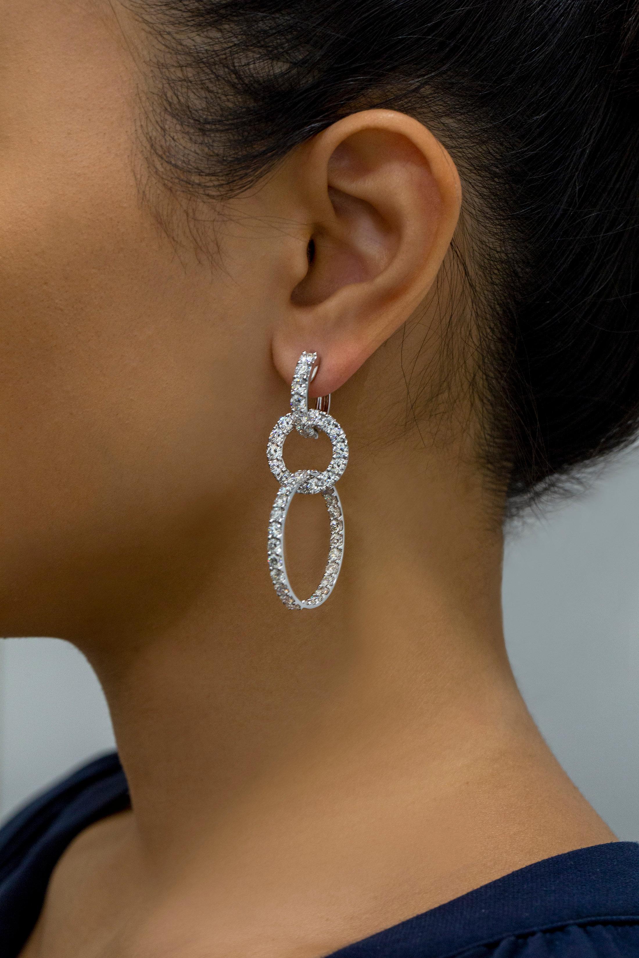 Contemporain Roman Malakov, boucles d'oreilles en goutte à la mode avec triple bague et diamants de 12,15 carats au total en vente