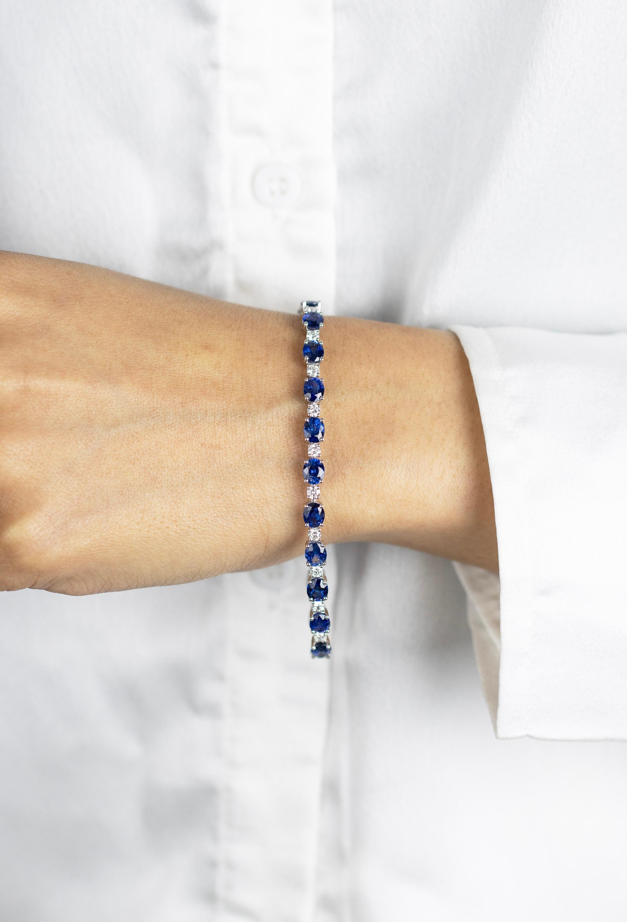 Women's Roman Malakov 12.56 Carat Oval Cut Blue Sapphire with Diamond Tennis Bracelet For Sale
