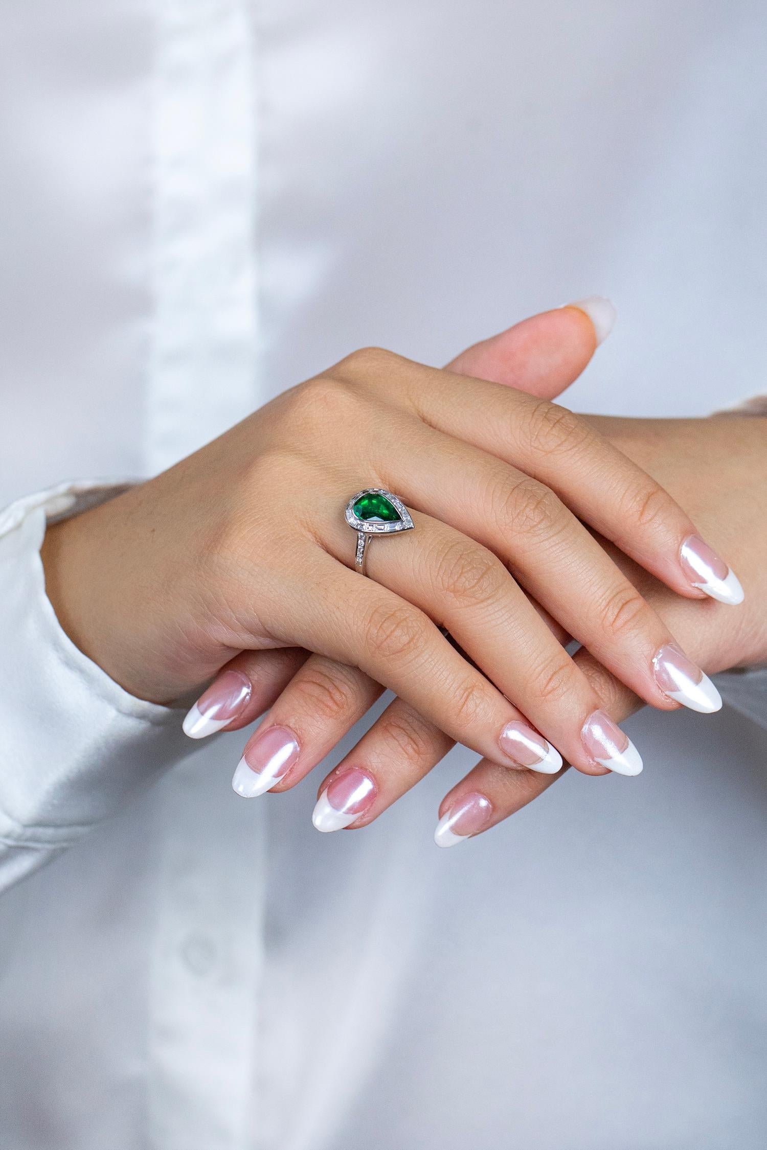Roman Malakov 1.26 Carats Pear Shape Emerald & Diamond Engagement Ring In New Condition In New York, NY