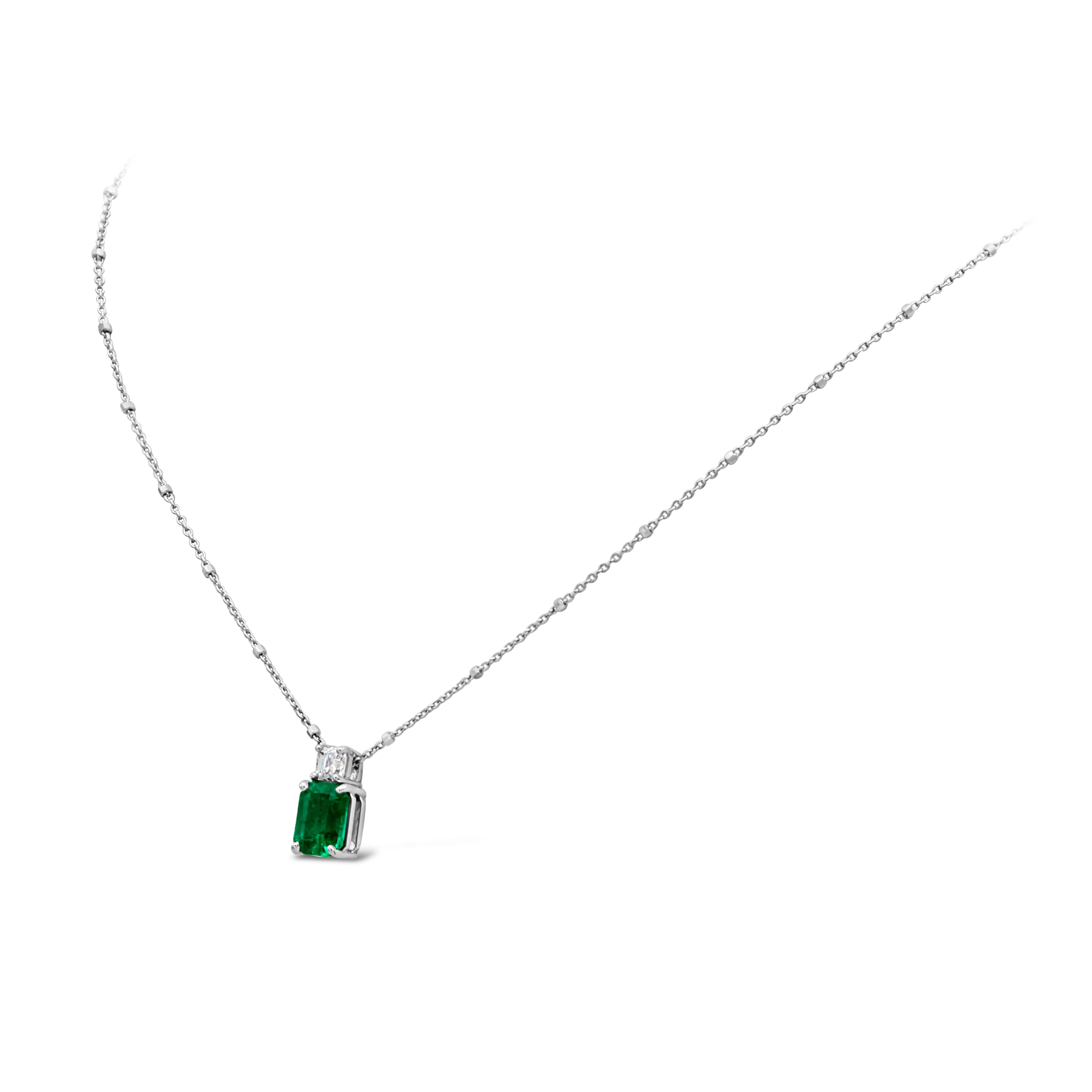 Contemporary Roman Malakov 1.27 Carat Emerald Cut Green Emerald and Diamond Pendant Necklace For Sale