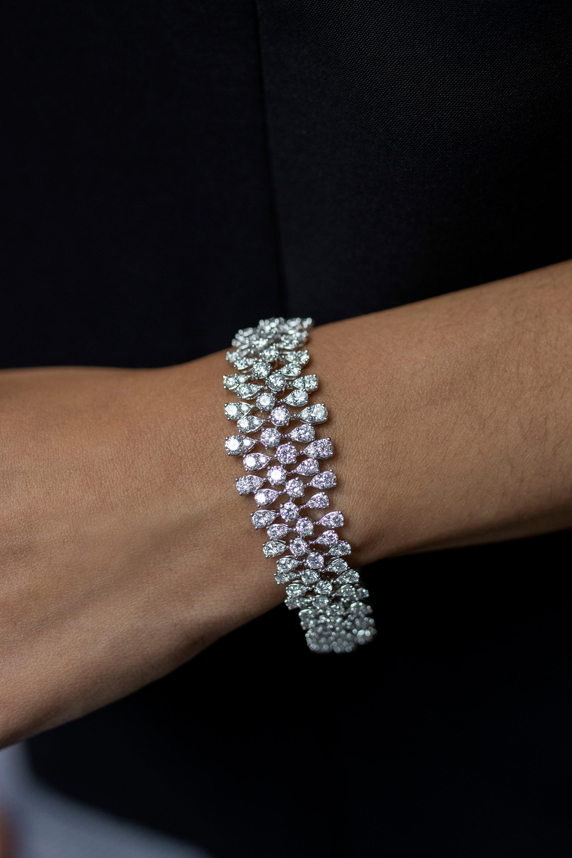 Contemporary Roman Malakov, 12.94 Carat Total Round and Pear Shape Diamond Bracelet