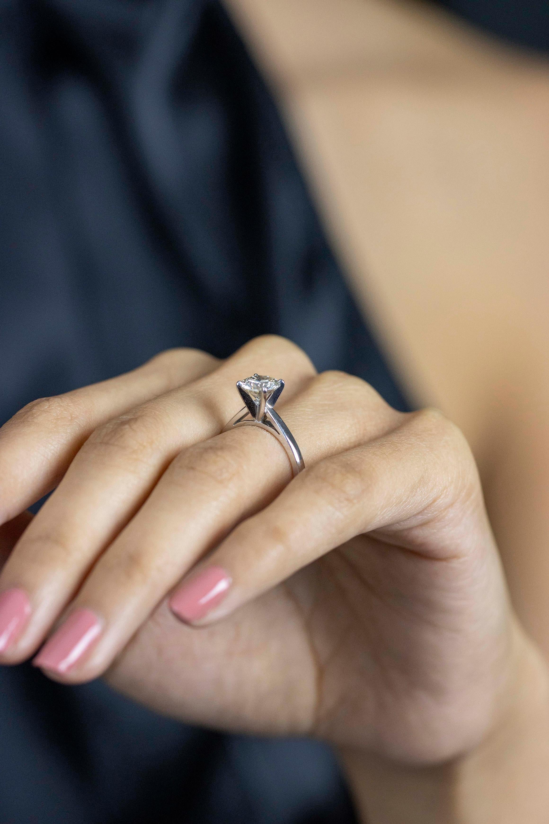 Roman Malakov Diamonds Bague de fiançailles solitaire en diamant rond brillant total de 1,30 carat en vente 1