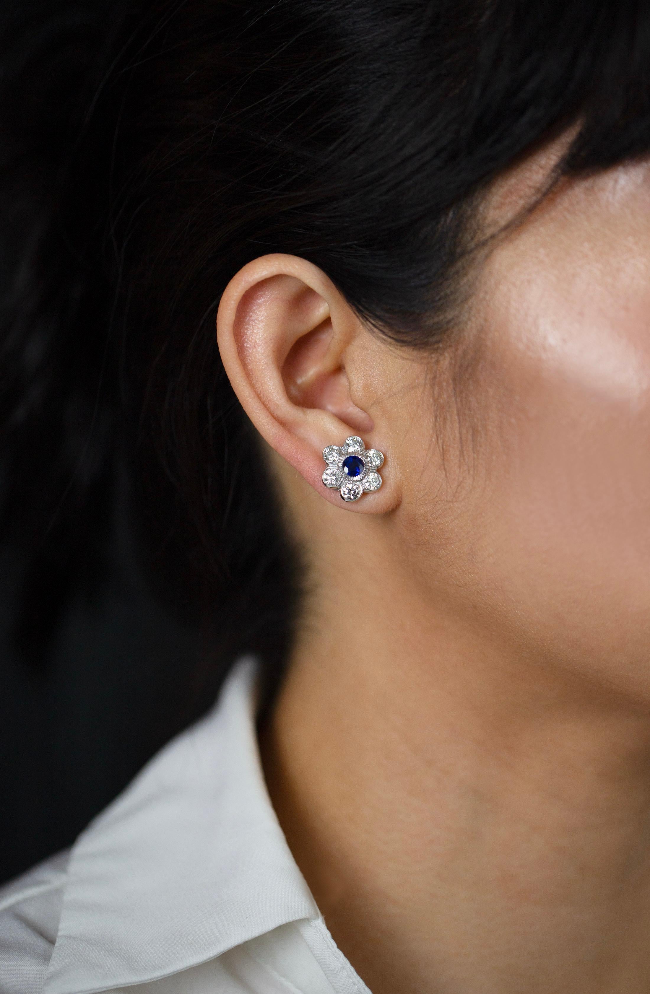 Roman Malakov 1.33 Carats Total Round Blue Sapphire and Diamond Stud Earrings In New Condition For Sale In New York, NY