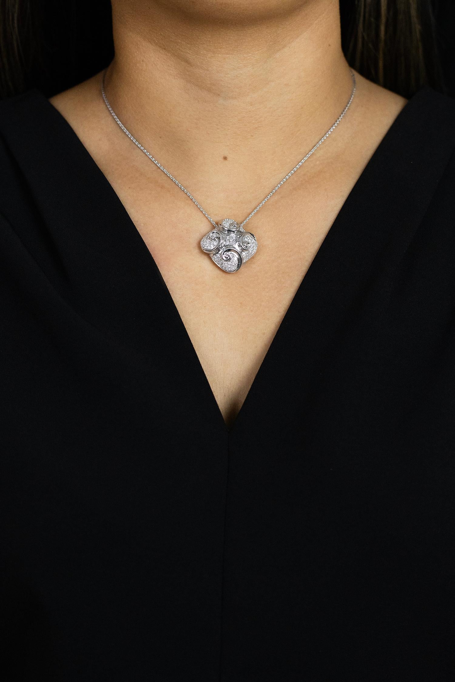Roman Malakov Diamonds, 1,34 carati, taglio rotondo, collana con ciondolo a volute di diamanti In condizioni Nuovo in vendita a New York, NY