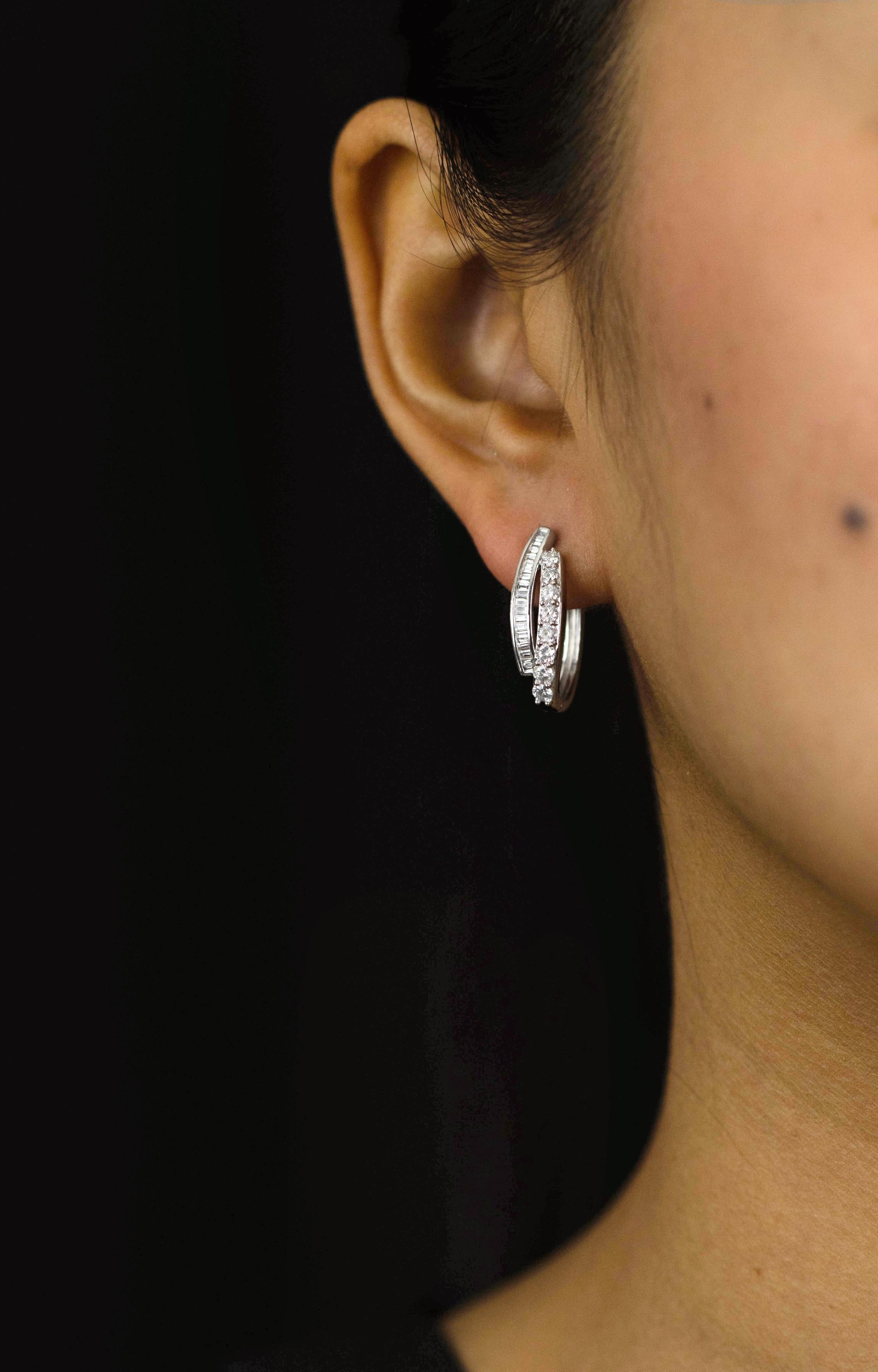 1,34 Karat Diamant-Ohrringe mit rundem und Baguetteschliff (Rundschliff)