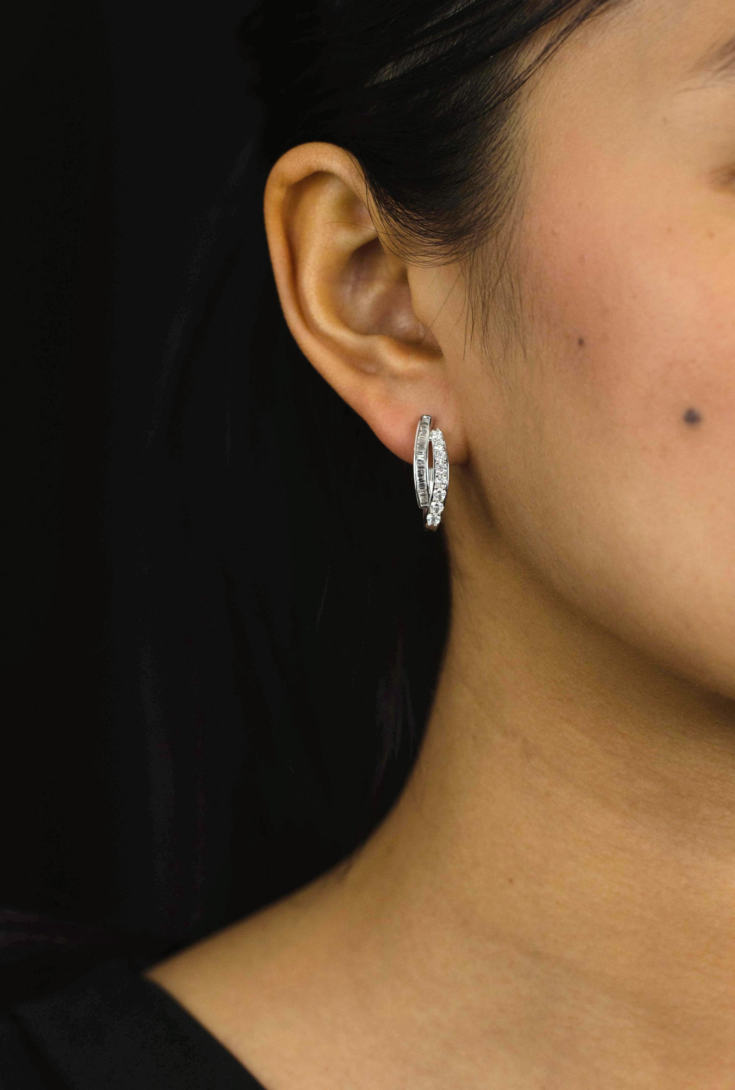 1,34 Karat Diamant-Ohrringe mit rundem und Baguetteschliff im Zustand „Hervorragend“ in New York, NY