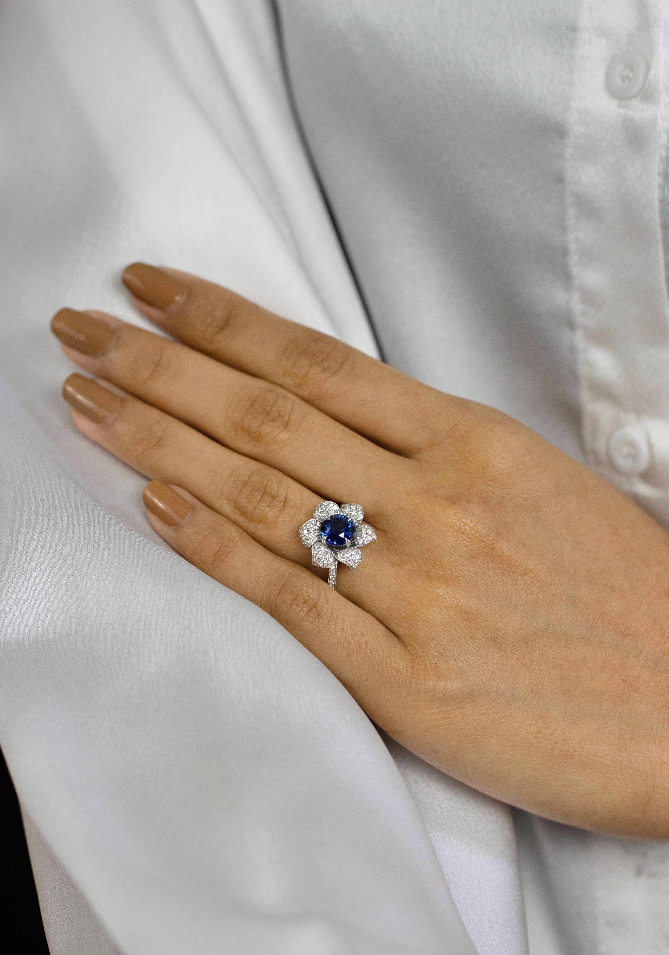 Roman Malakov 1.35 Carats Round Blue Sapphire and Diamonds Flower Fashion Ring In New Condition For Sale In New York, NY