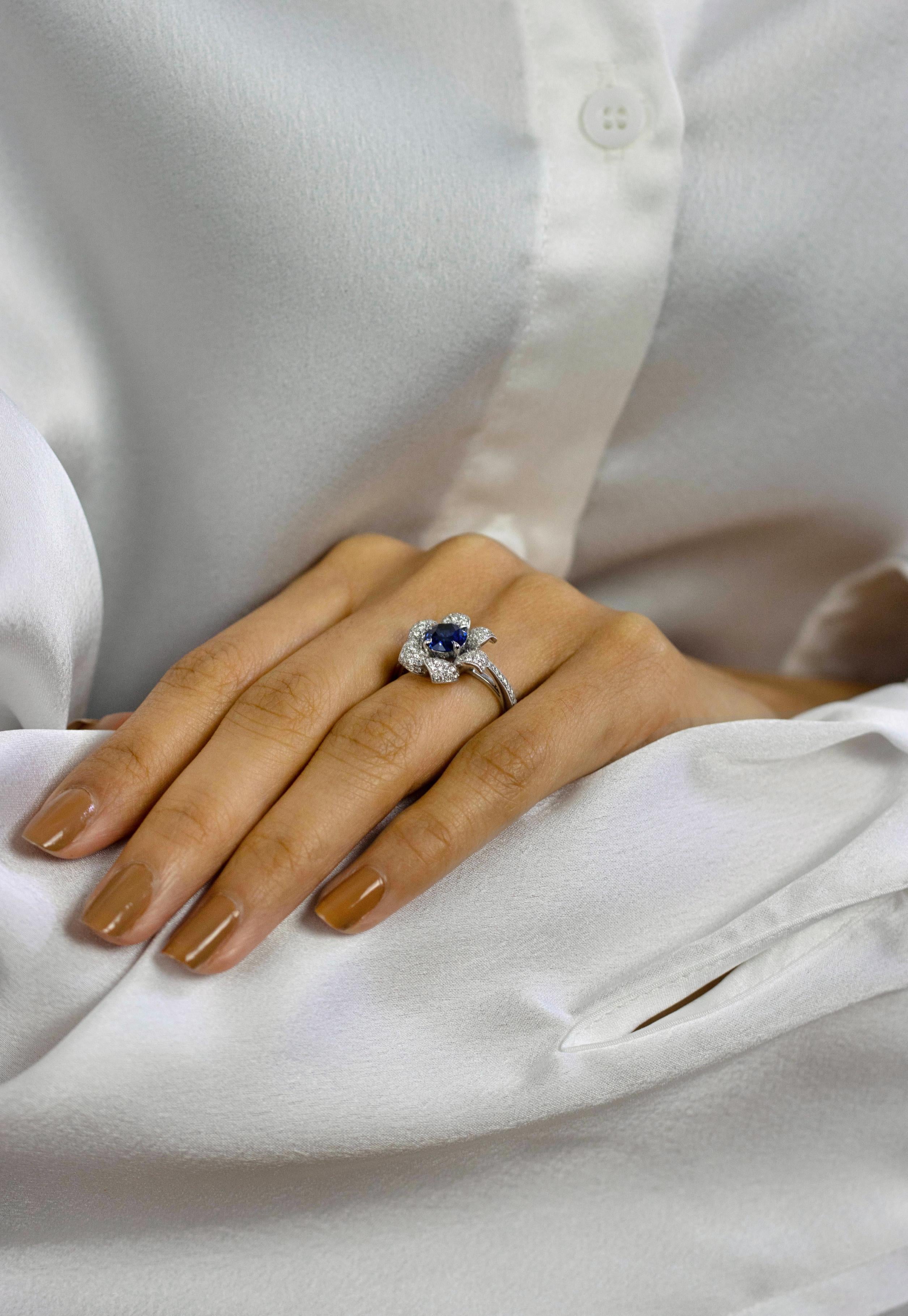 Roman Malakov 1.35 Carat Round Cut Blue Sapphire & Diamond Floral Fashion Ring For Sale 2