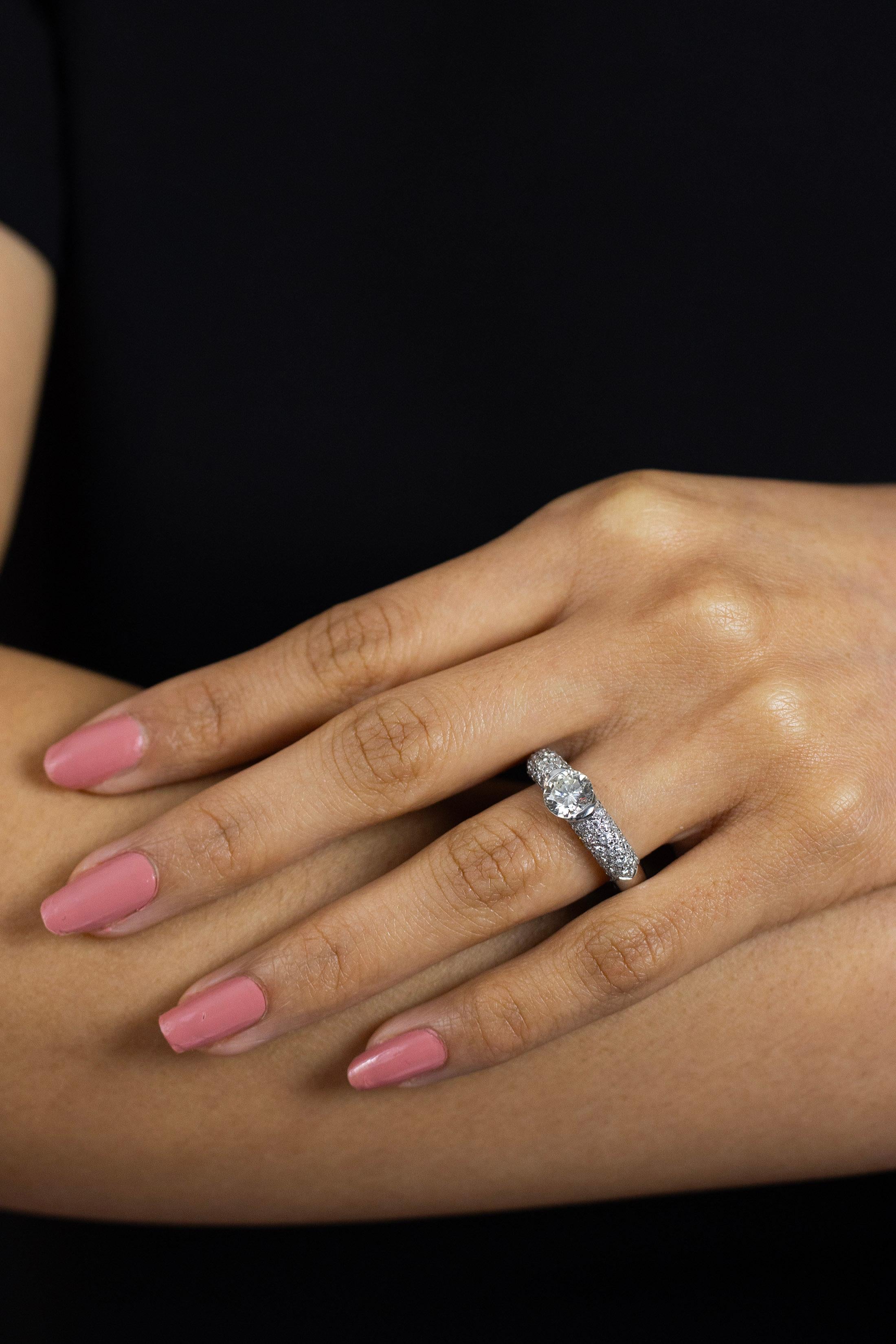Roman Malakov 1,35 Karat Brillant runder Diamant Verlobungsring mit halber Lünette im Zustand „Neu“ im Angebot in New York, NY