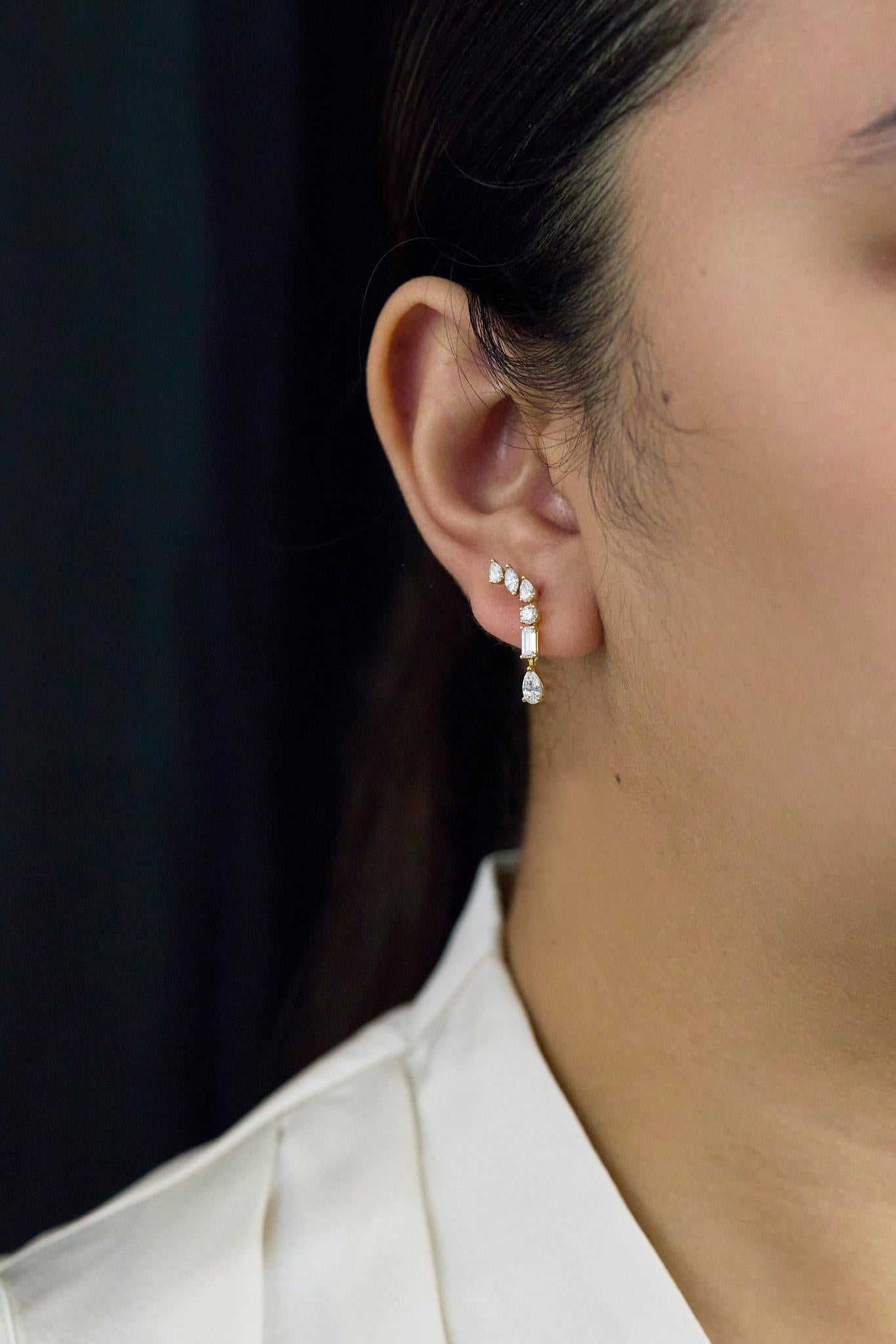 Roman Malakov Diamonds Boucles d'oreilles pendantes en or jaune avec diamants mixtes de 1,38 carats au total Pour femmes en vente