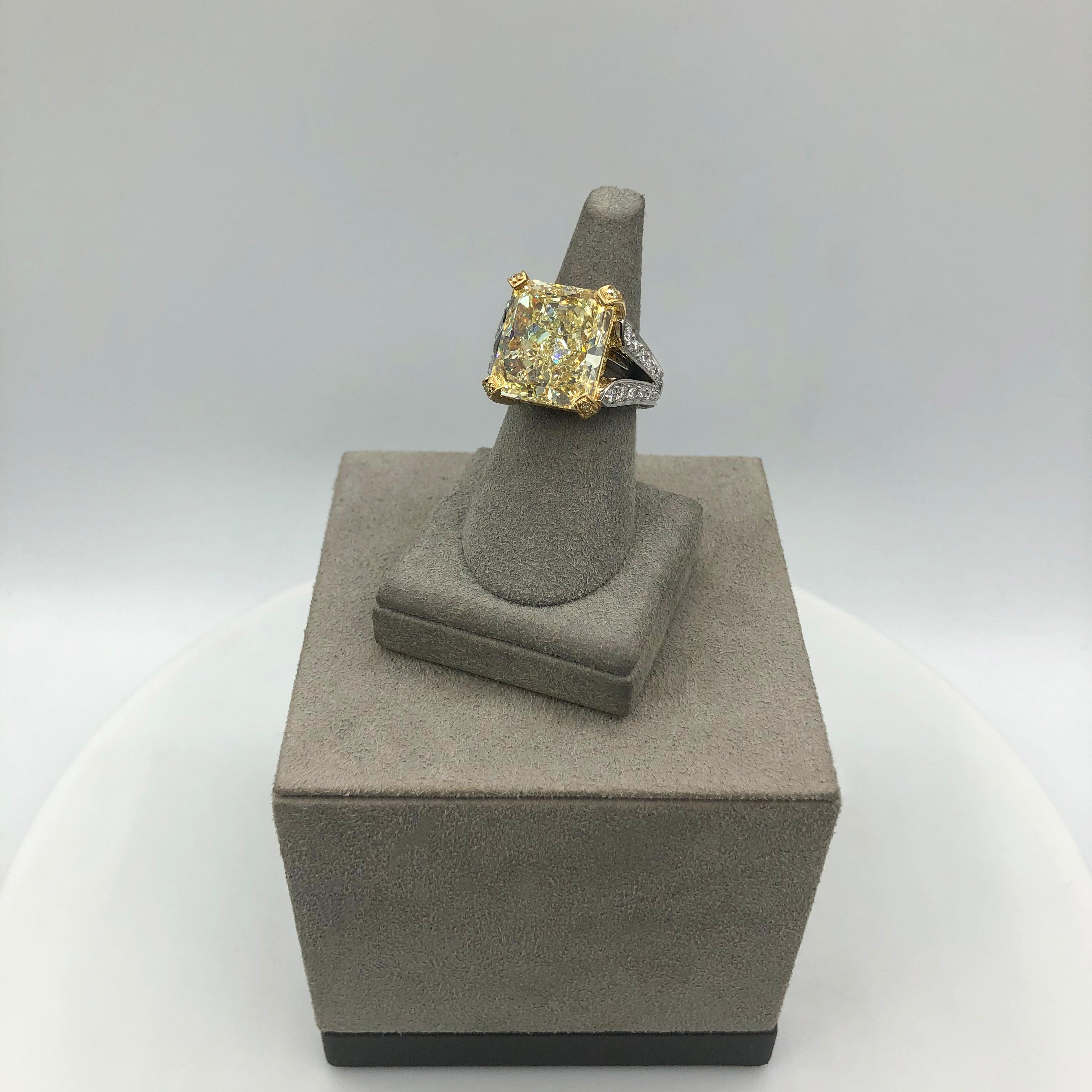 GIA Certified 13.95 Carat Fancy Yellow Diamond Split-Shank Engagement Ring  In New Condition For Sale In New York, NY
