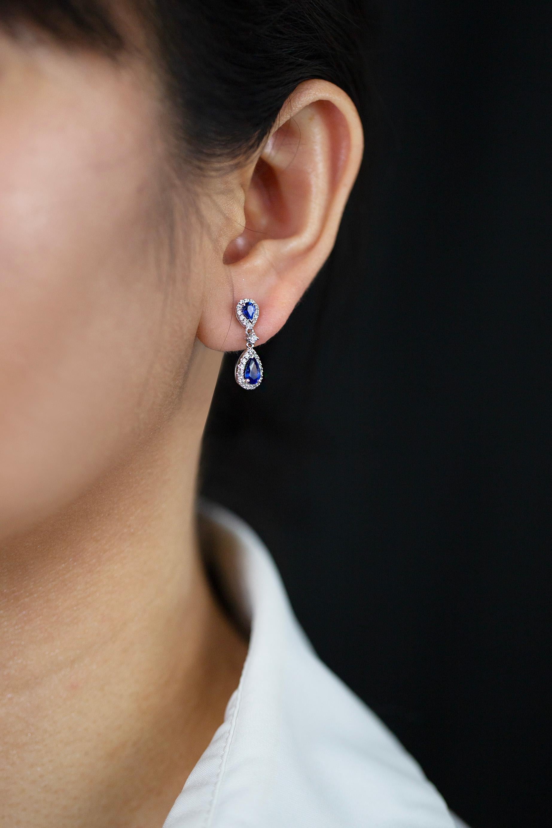 Roman Malakov 1,40 Karat birnenförmige blaue Saphire und Diamanten-Ohrringe im Zustand „Neu“ im Angebot in New York, NY