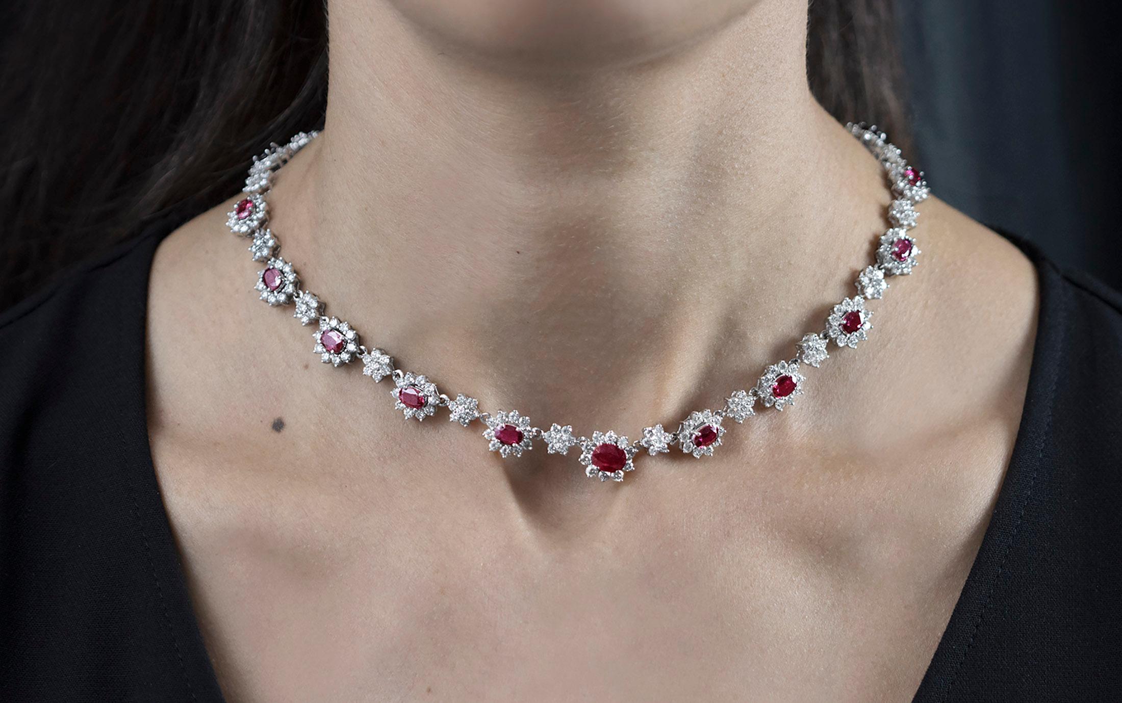 Roman Malakov 14.01 Carats Total Oval Cut Ruby & Diamond Halo Collar Necklace In New Condition For Sale In New York, NY