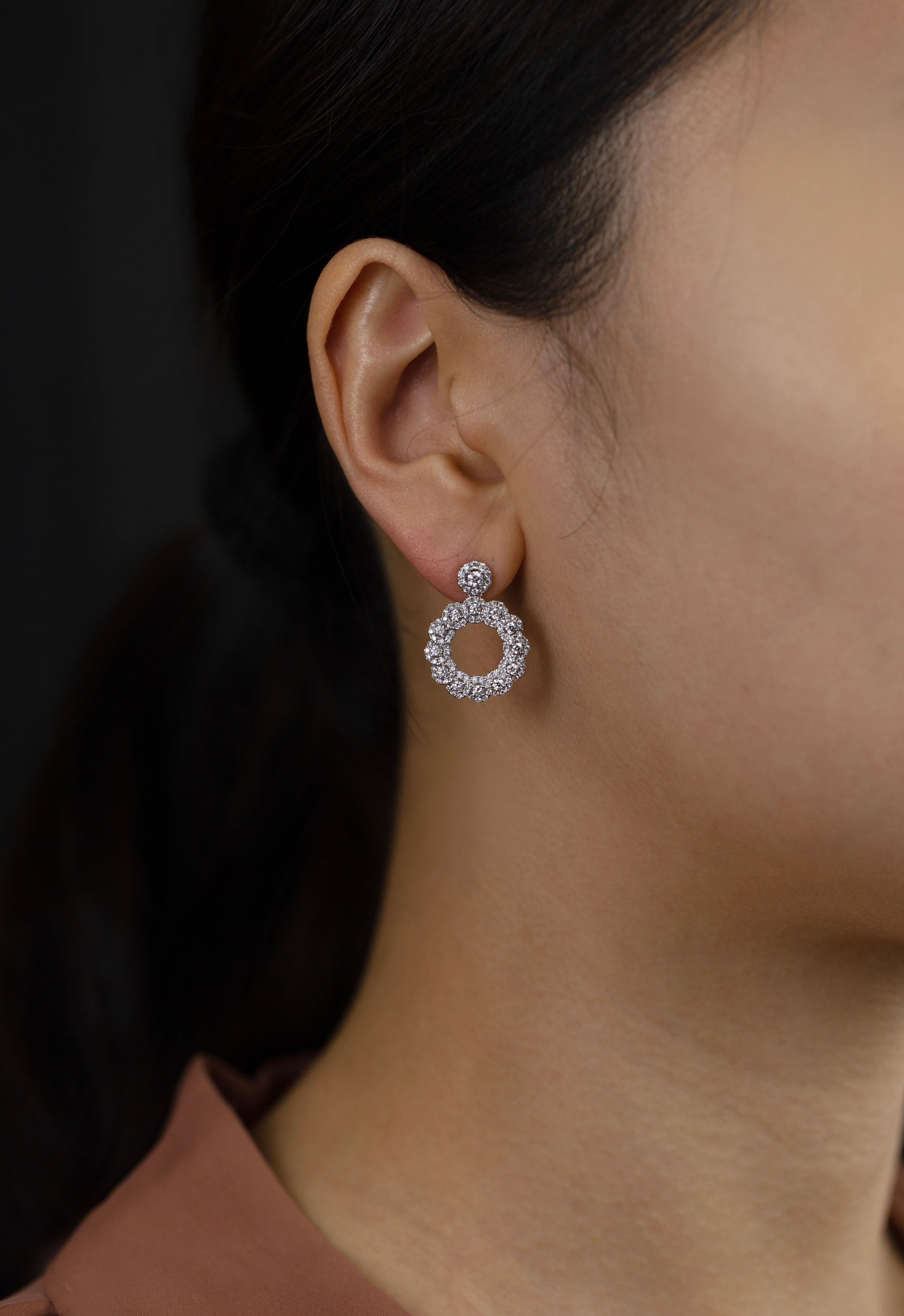 Contemporain Pendants d'oreilles à la mode Roman Malakov avec diamants ronds de 1,42 carat au total en vente