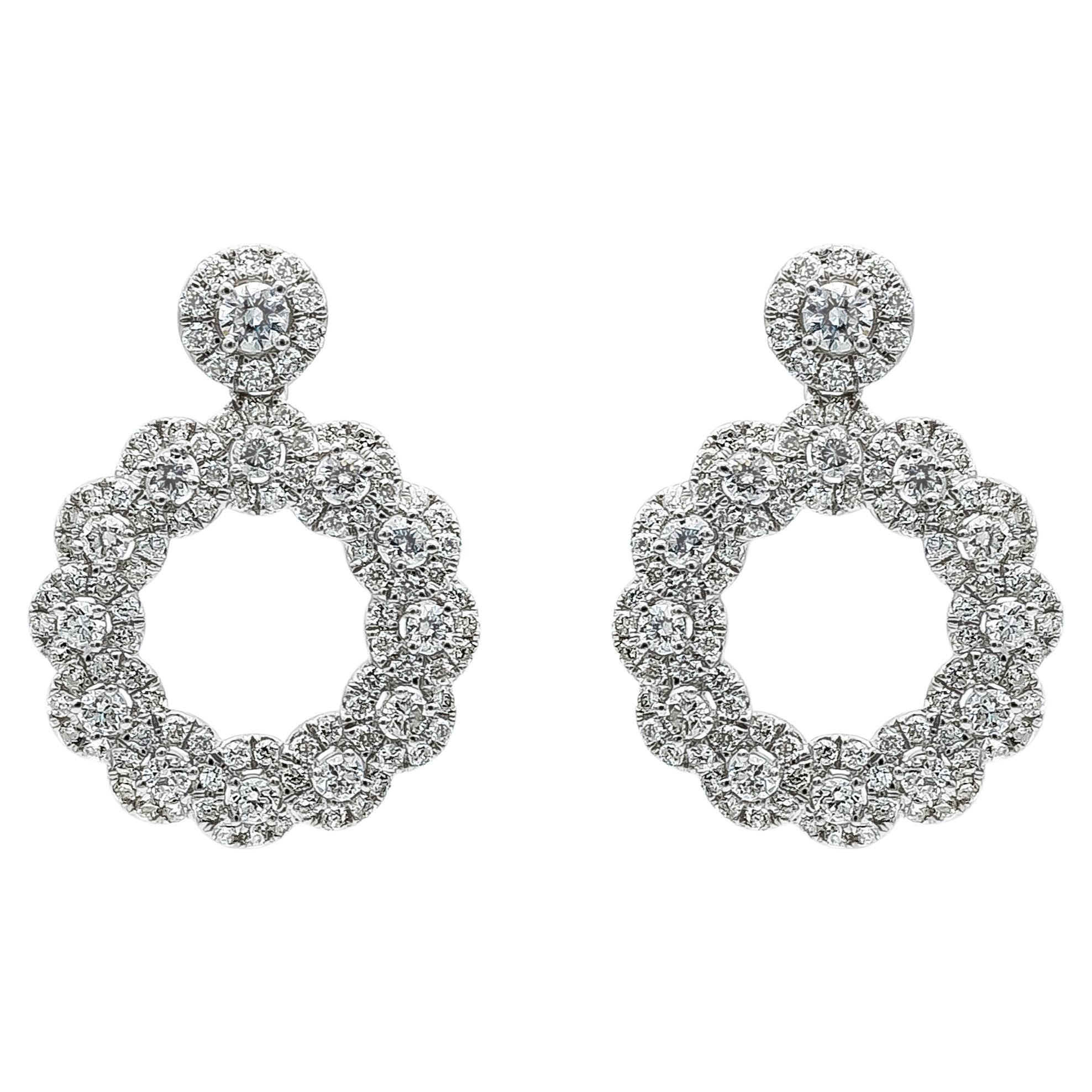 Pendants d'oreilles à la mode Roman Malakov avec diamants ronds de 1,42 carat au total en vente