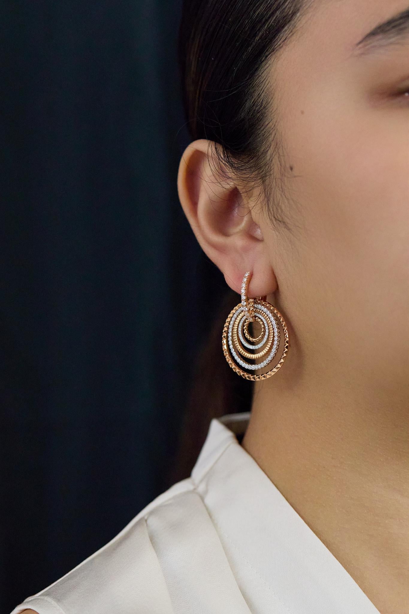 Taille ronde Roman Malakov Diamonds 1.42 Carats Total Round Cut Diamond Five-Row Hoop Ears (Boucles d'oreilles à cinq rangs) en vente