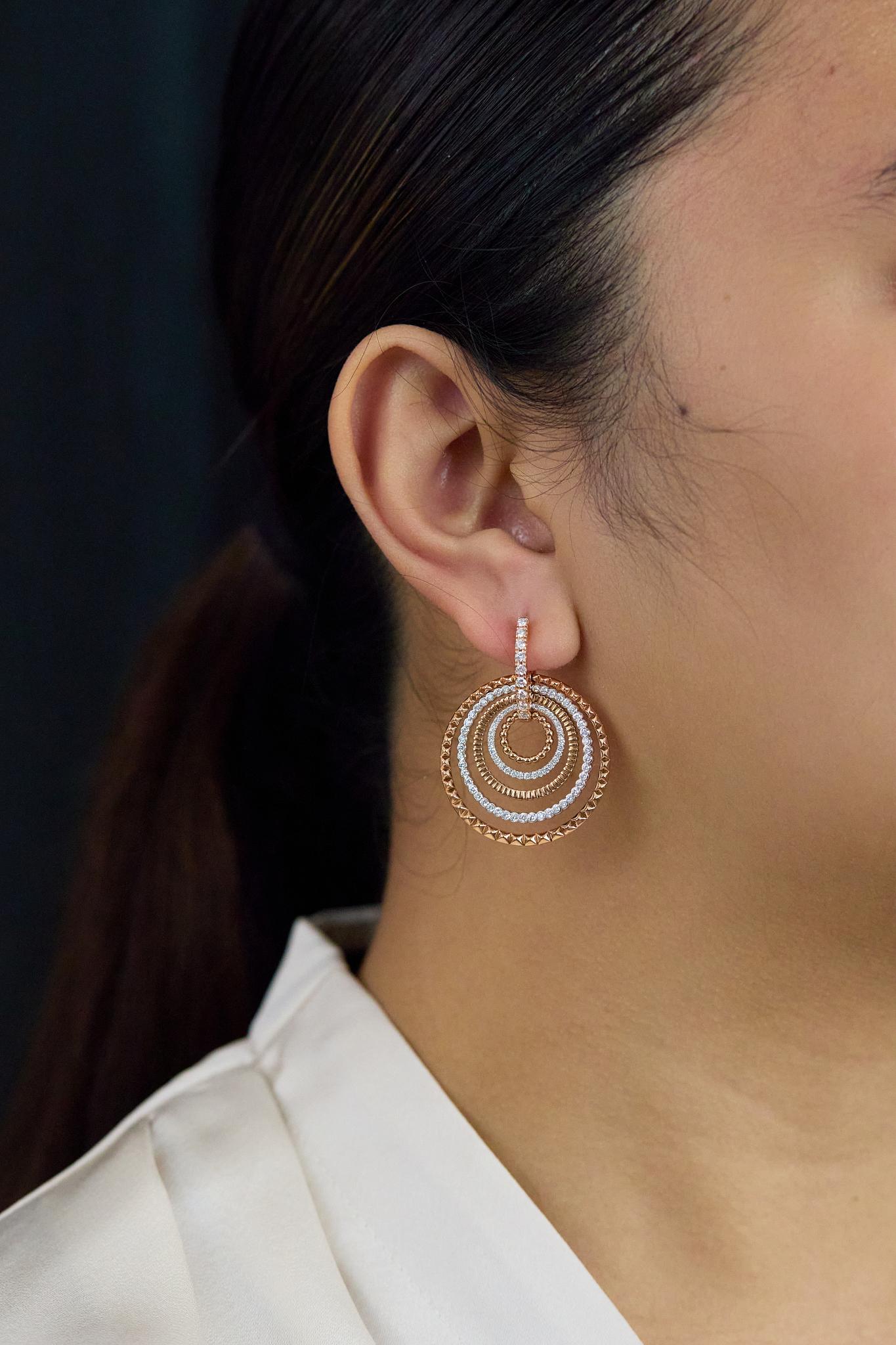 Roman Malakov Diamonds 1.42 Carats Total Round Cut Diamond Five-Row Hoop Ears (Boucles d'oreilles à cinq rangs) Pour femmes en vente