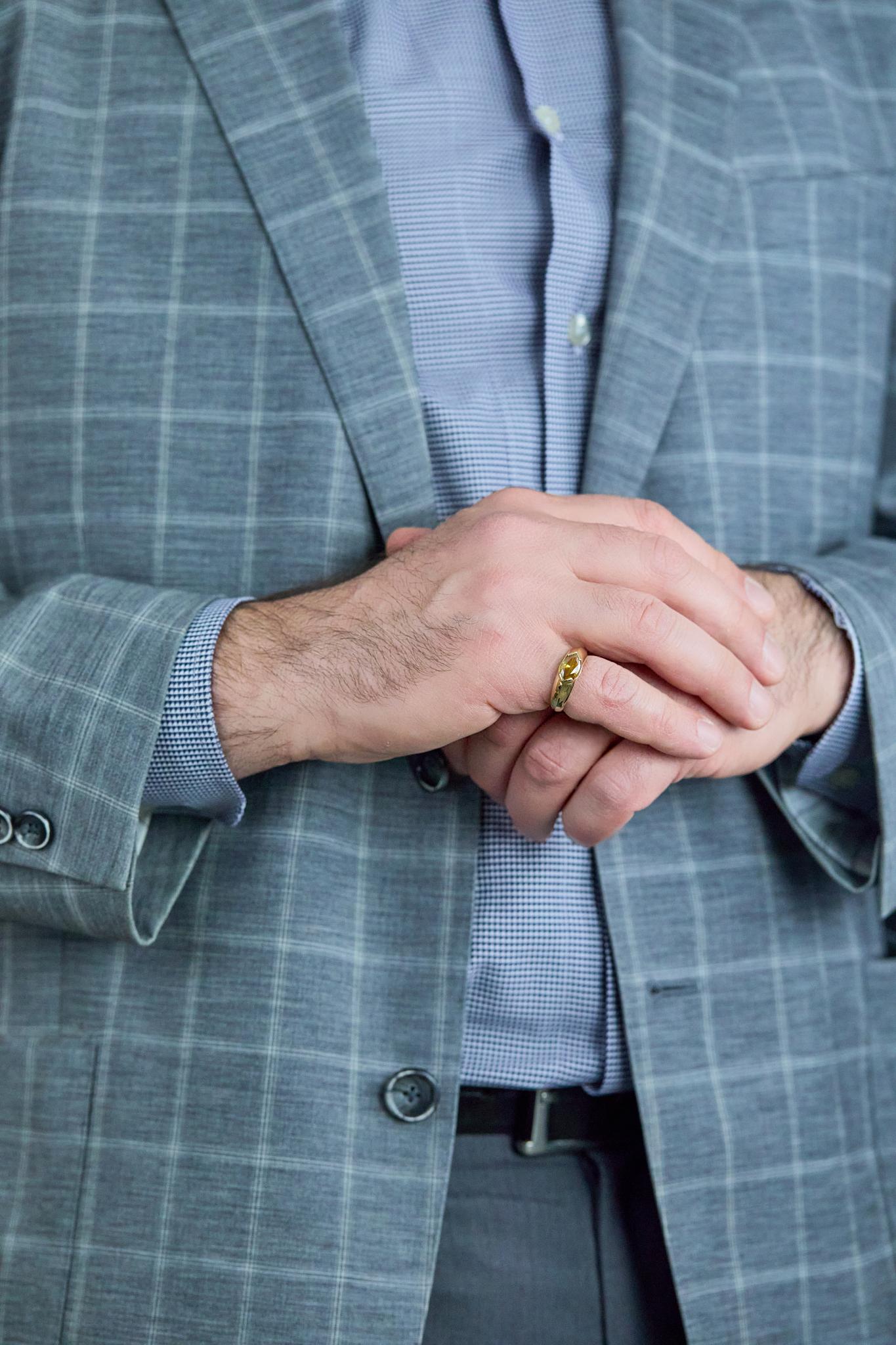 Taille Marquise Roman Malakov Diamonds 1,43 carat Marquise Cut Fancy Colored Diamond Ring en or jaune en vente