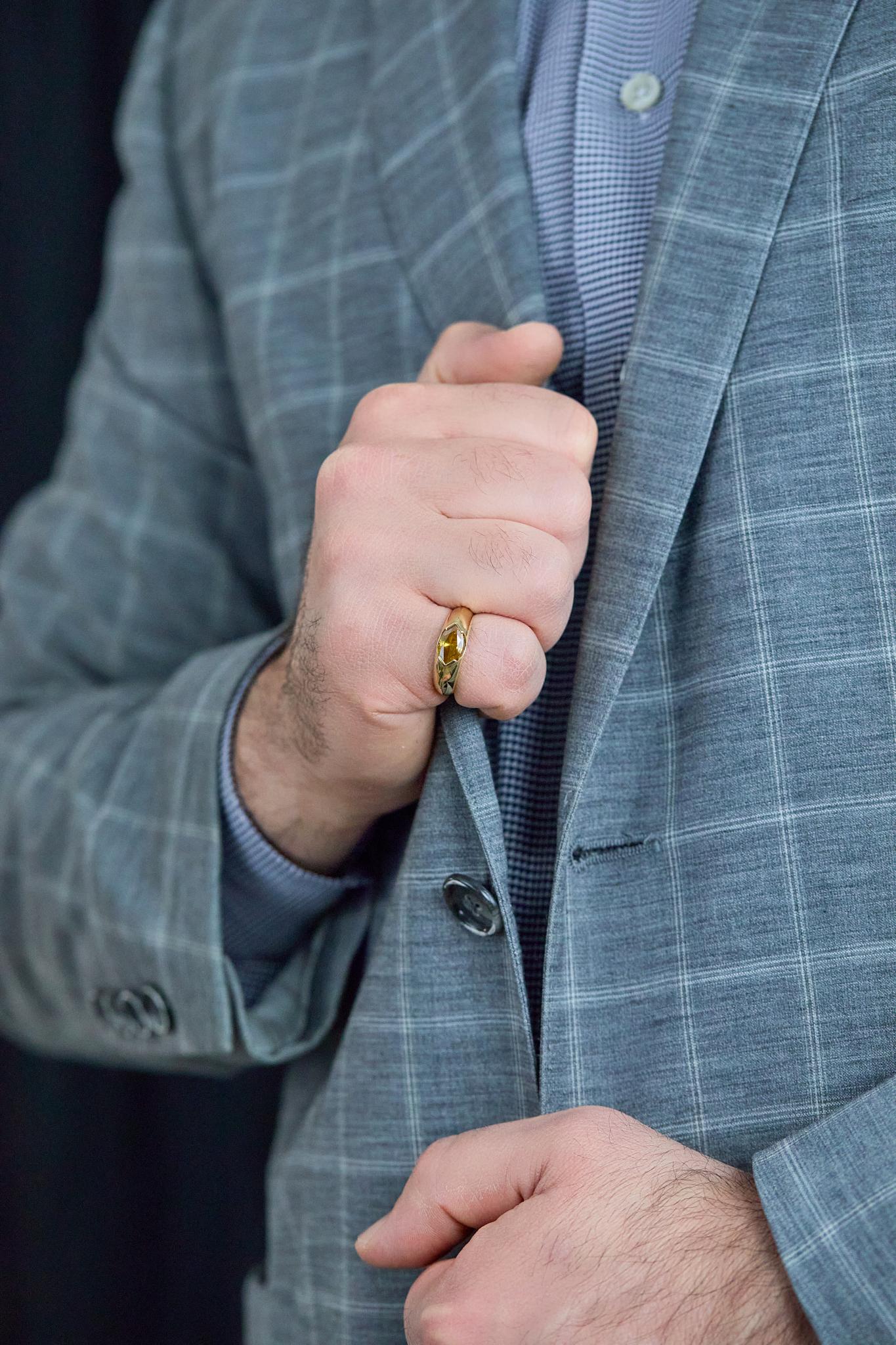 Roman Malakov Diamonds 1,43 carat Marquise Cut Fancy Colored Diamond Ring en or jaune Neuf - En vente à New York, NY