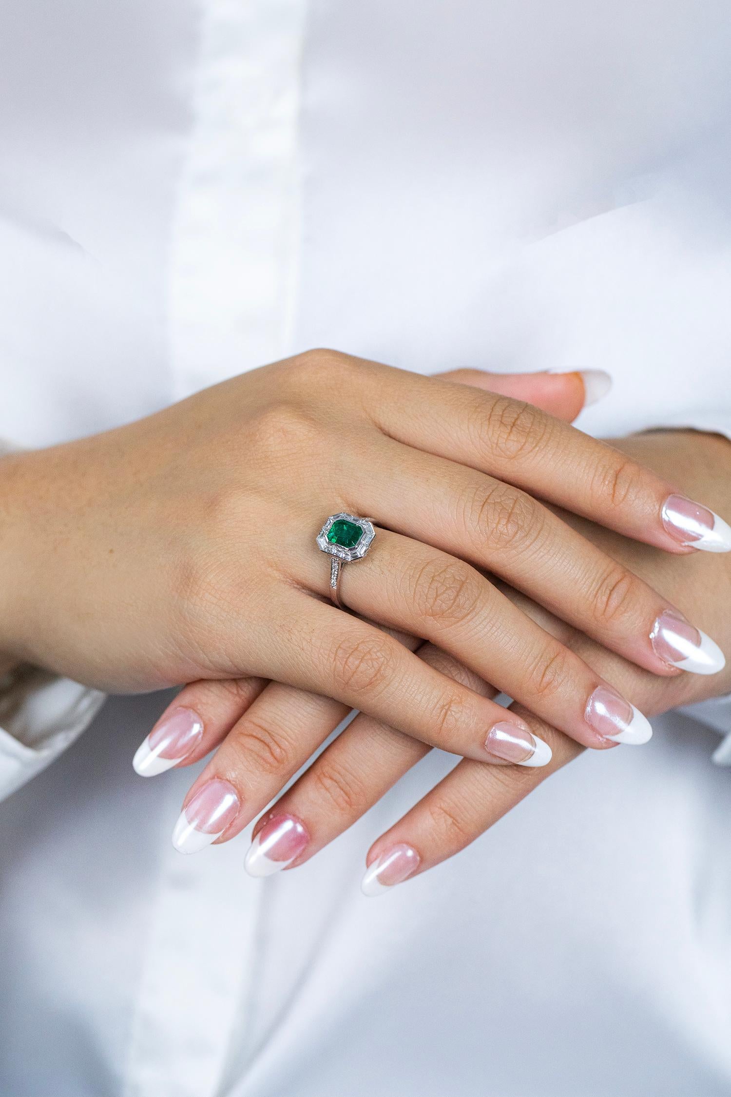 Roman Malakov 1.44 Carats Emerald Cut Colombian Emerald & Diamond Wedding Ring For Sale 1