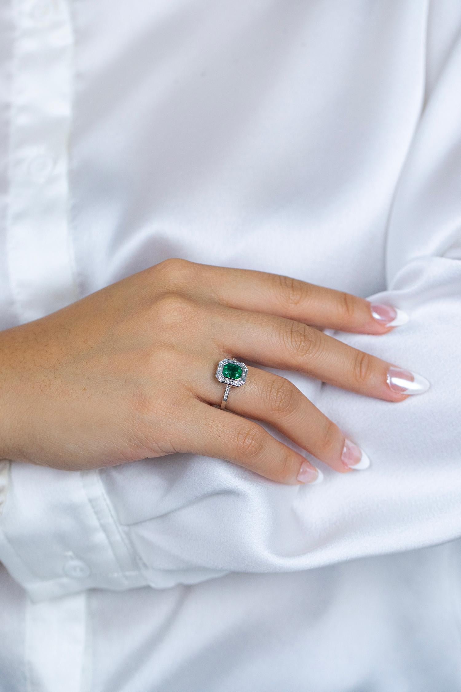 Roman Malakov 1.44 Carats Emerald Cut Colombian Emerald & Diamond Wedding Ring For Sale 2