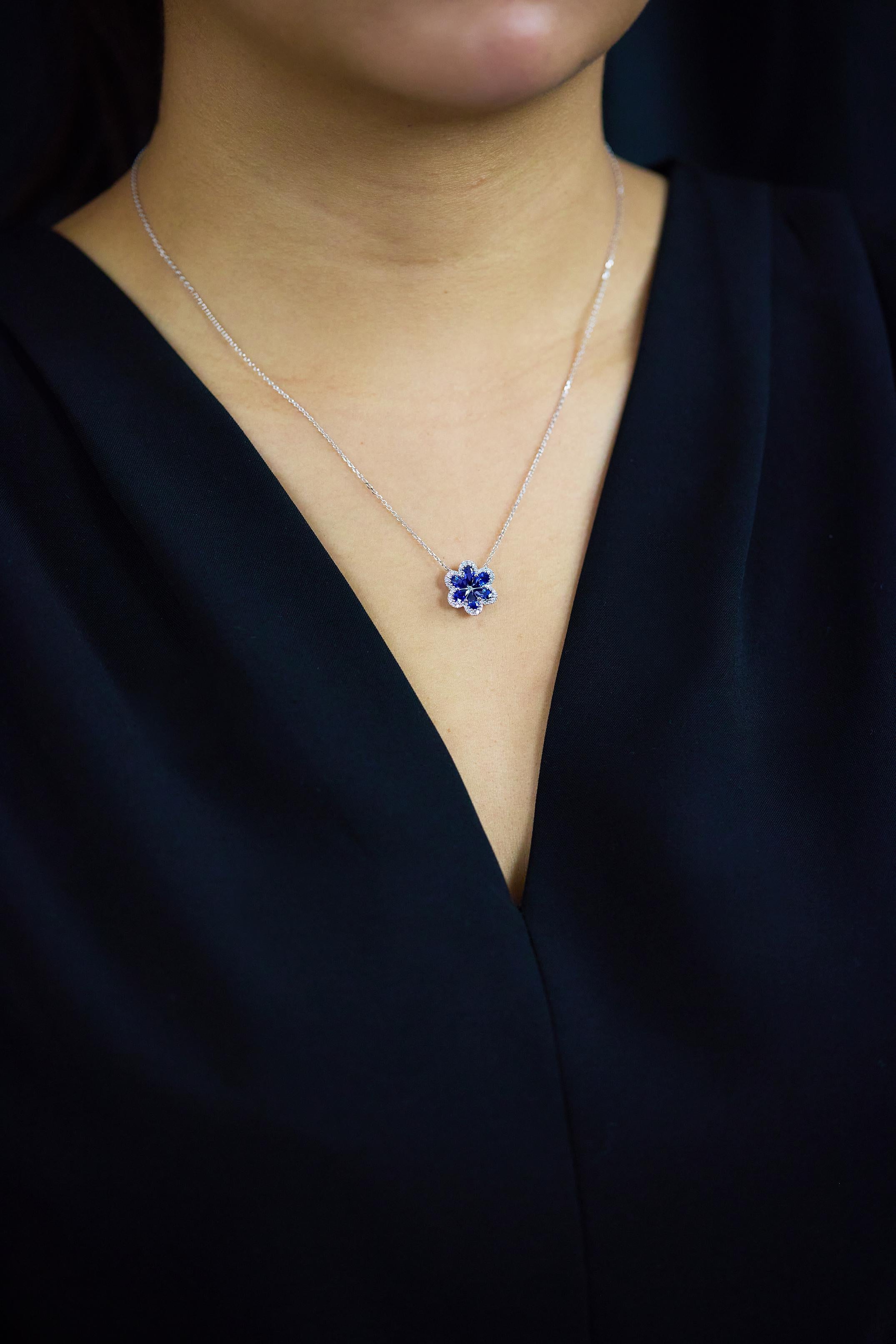 Taglio a goccia Roman Malakov Diamonds Collana con ciondolo floreale con zaffiro e diamante da 1,47 carati totali in vendita