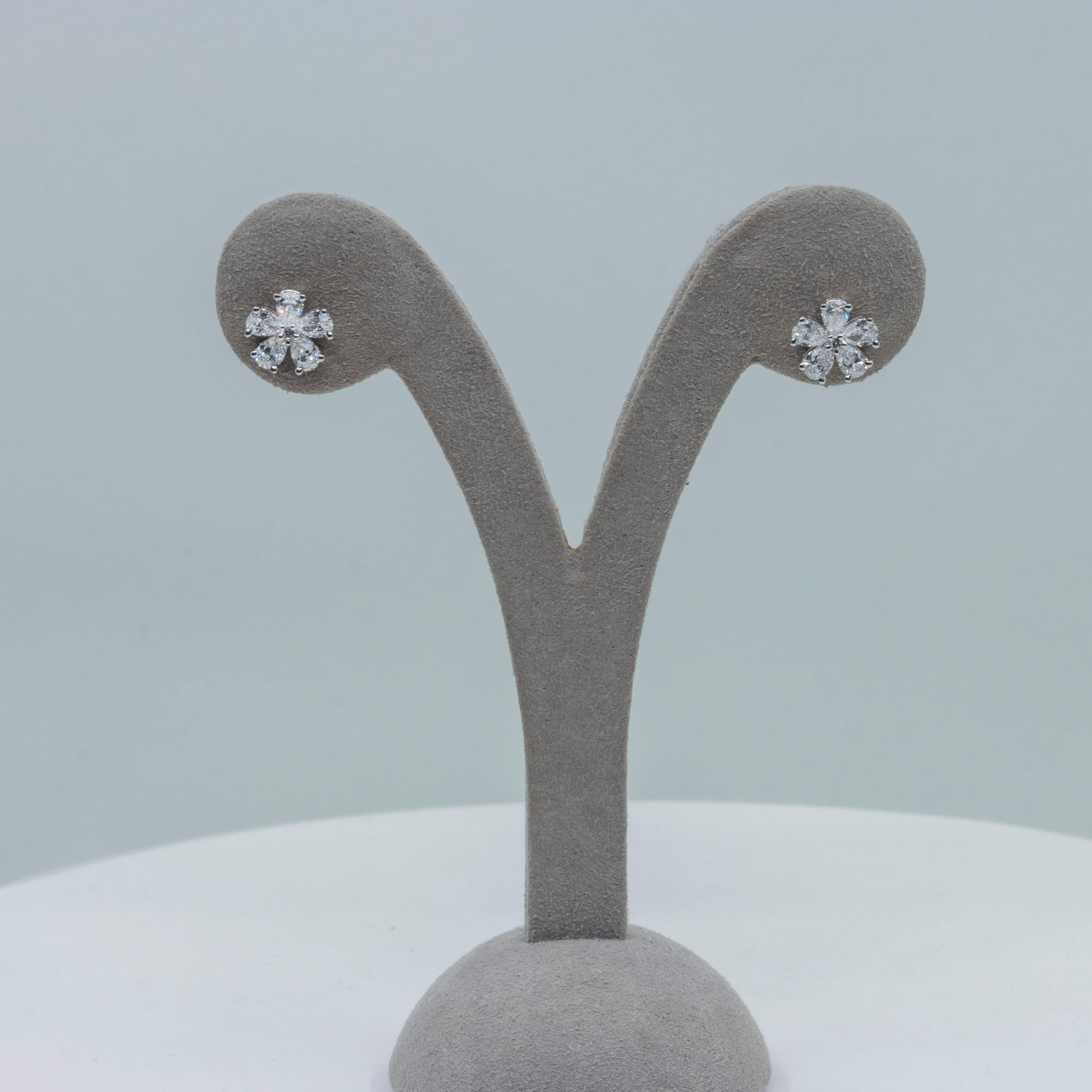 Contemporary Roman Malakov 1.49 Carats Total Pear Shape Diamond Flower Cluster Stud Earrings For Sale