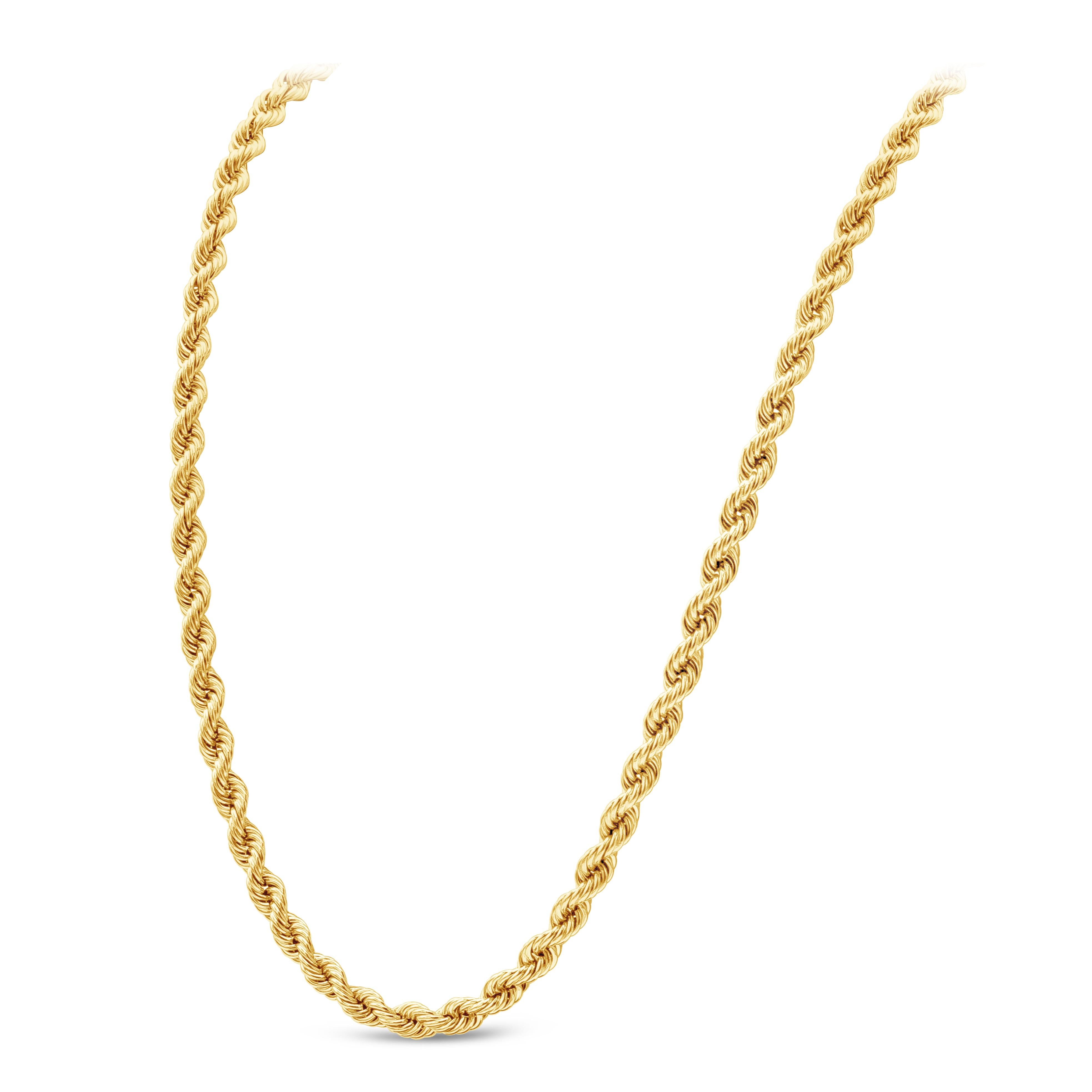 Une chaîne classique en or jaune 14 carats. Conçu dans un style torsadé, ce collier pèse 47 grammes et mesure 30 pouces de long.
