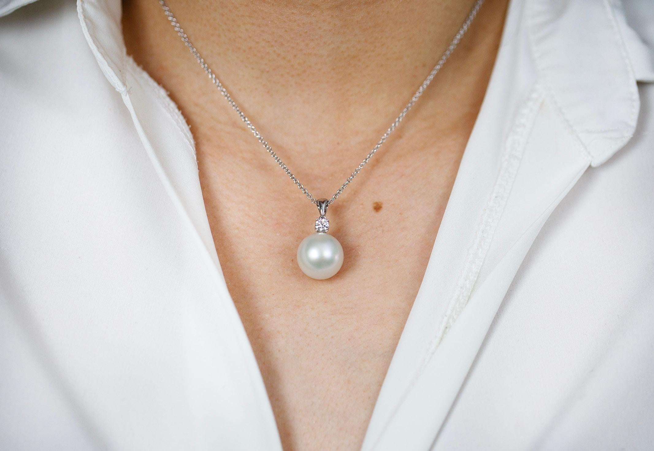 Roman Malakov Pearl and Round Shape Diamond Pendant Necklace In New Condition For Sale In New York, NY