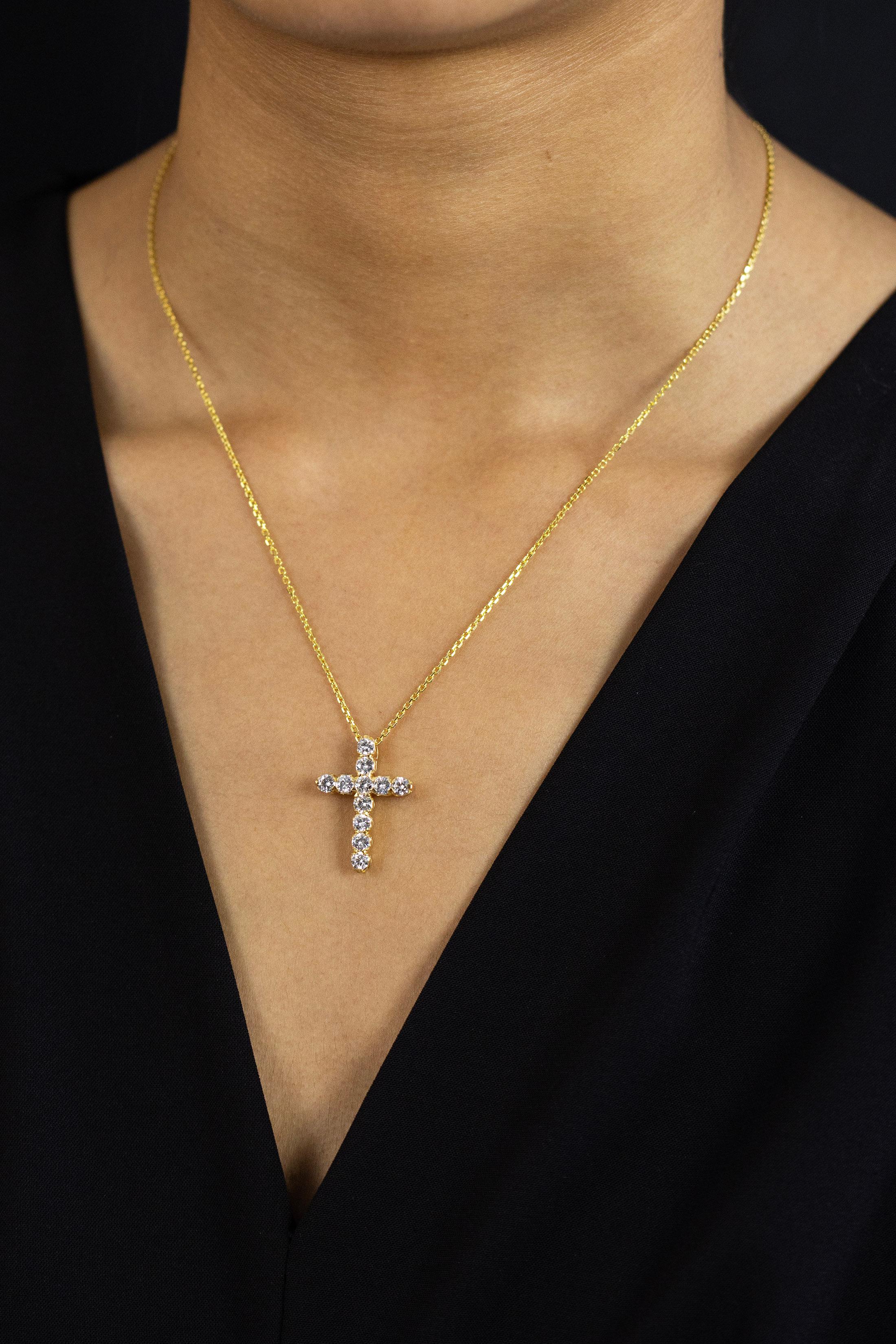 Roman Malakov Collier pendentif en forme de croix avec diamants ronds et brillants de 1.50 carat au total Neuf - En vente à New York, NY