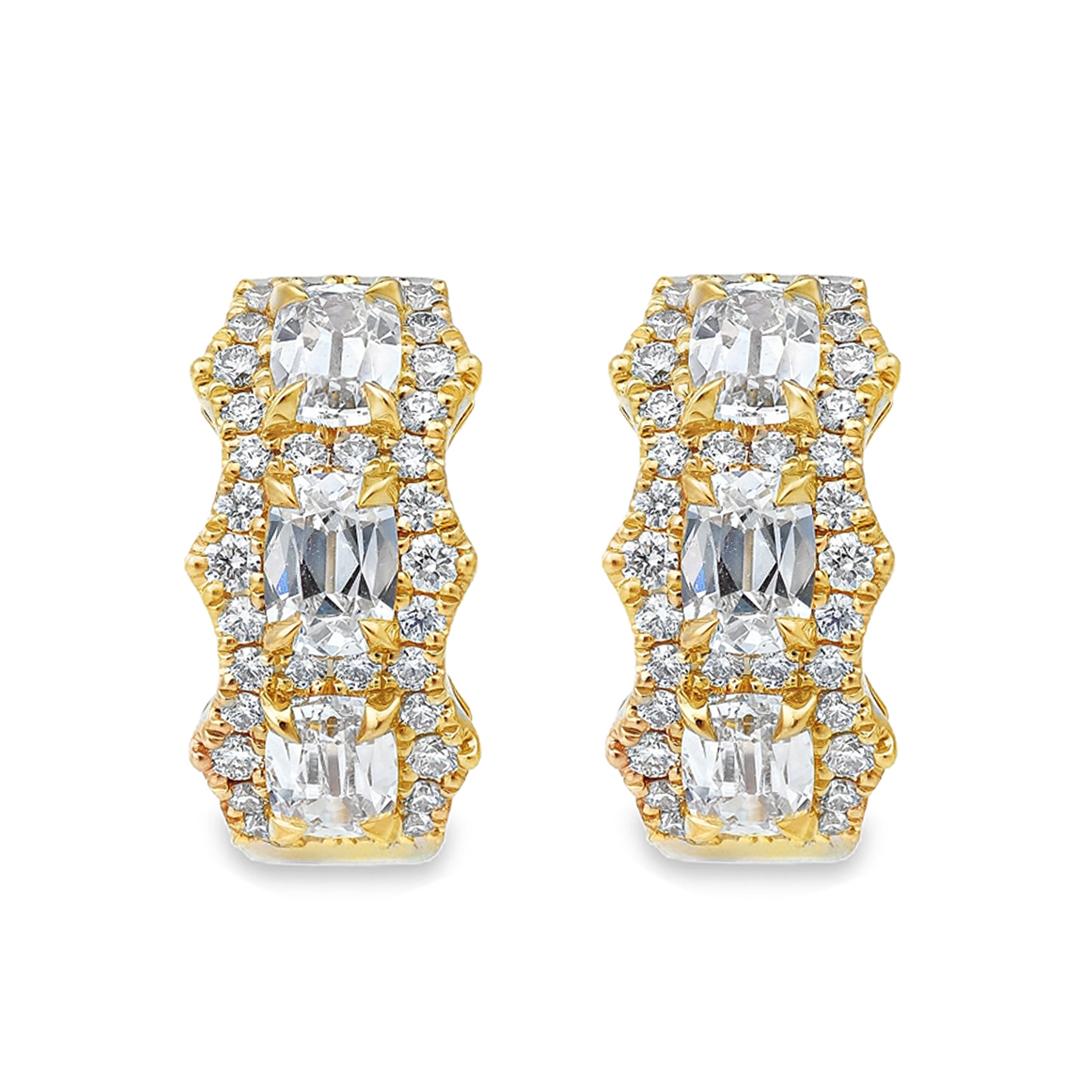 Une paire de boucles d'oreilles chic mettant en valeur six diamants taille coussin d'ancienne mine d'un poids total de 1,13 carats, encadrés par des diamants ronds de taille brillant d'un poids total de 0,37 carats. Conçue avec des courbes de chaque