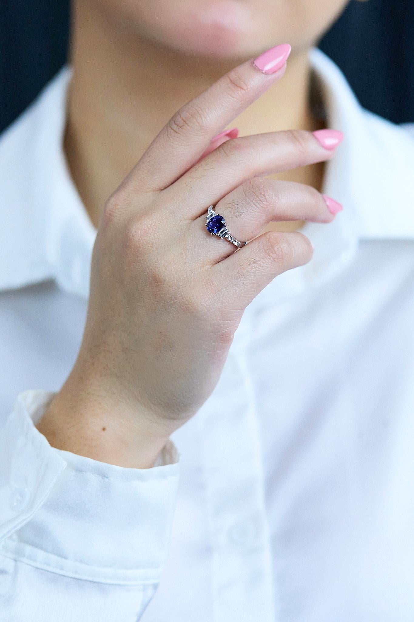 Roman Malakov Diamonds 1,52 carati, zaffiro taglio ovale e diamante, Anello di fidanzamento in oro bianco in vendita 1