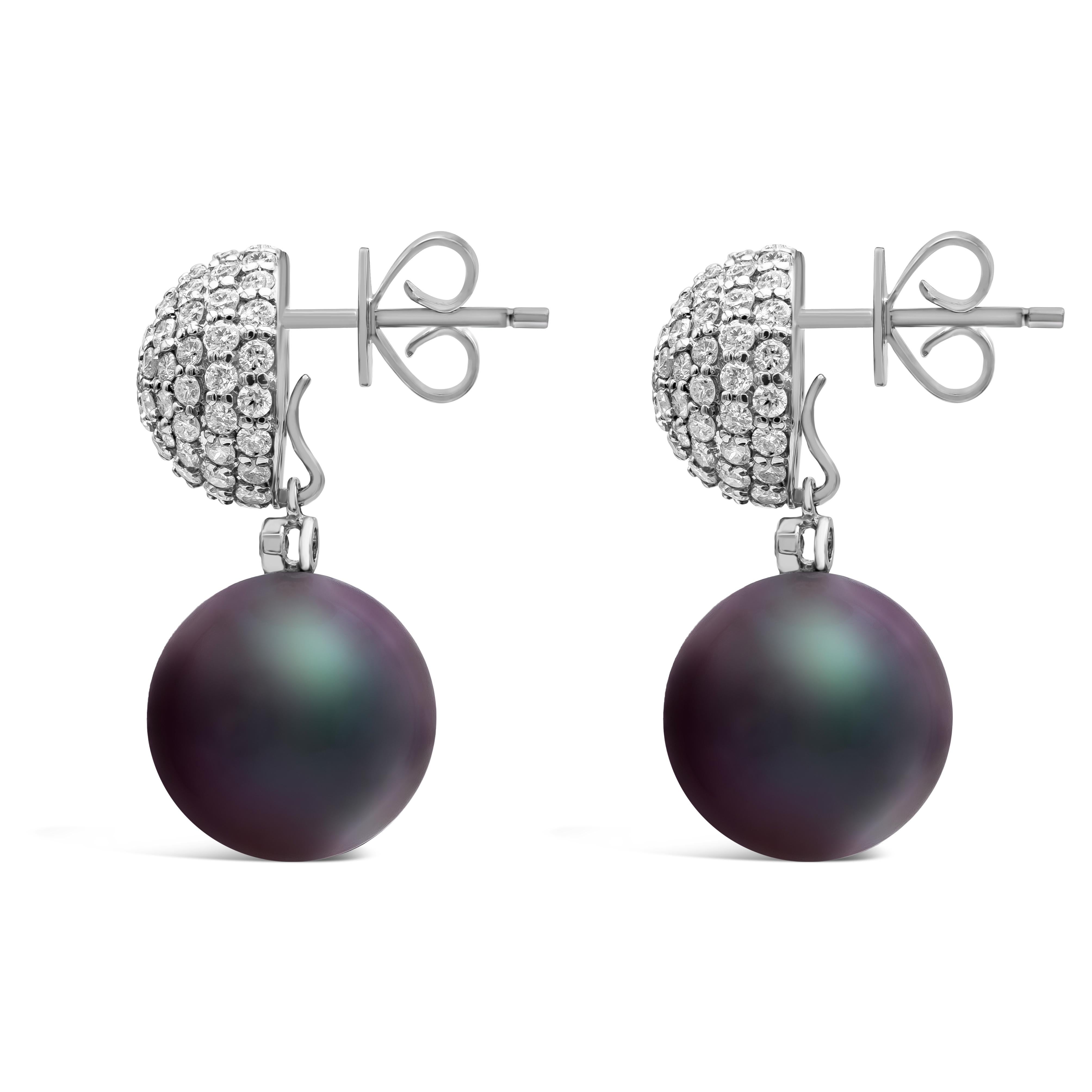 Contemporary Roman Malakov 1.56 Carat Diamond and Tahitian Black Pearl Dangle Earrings For Sale
