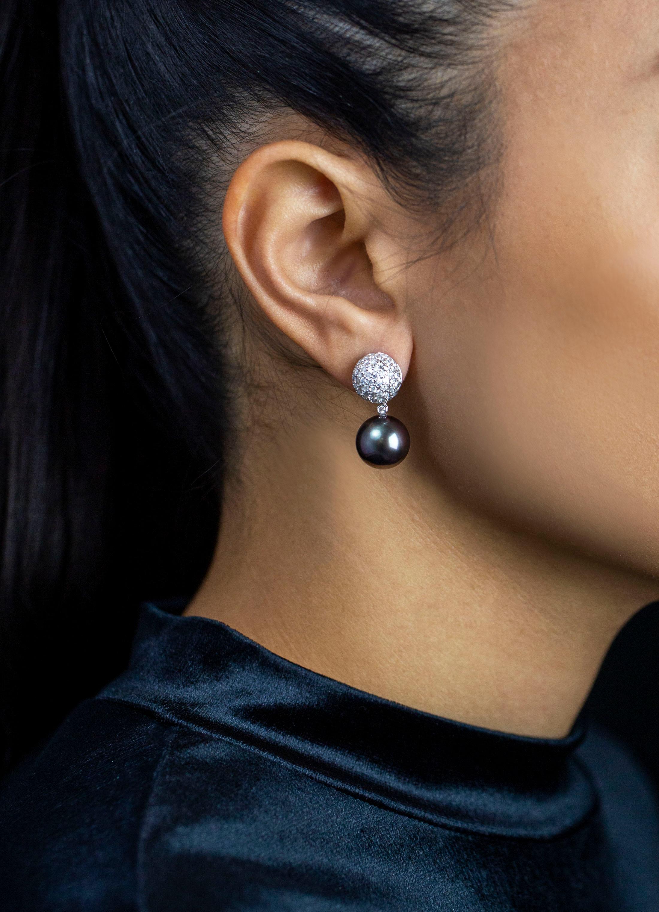 Taille ronde Roman Malakov Pendants d'oreilles en diamants 1,56 carat et perles noires de Tahiti en vente