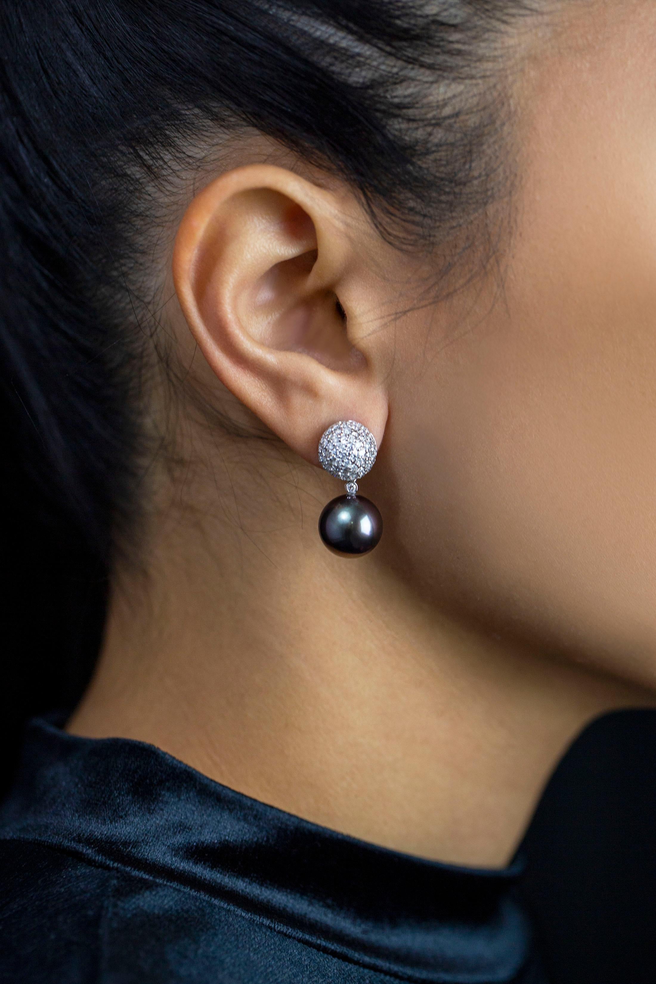 Roman Malakov Pendants d'oreilles en diamants 1,56 carat et perles noires de Tahiti Neuf - En vente à New York, NY