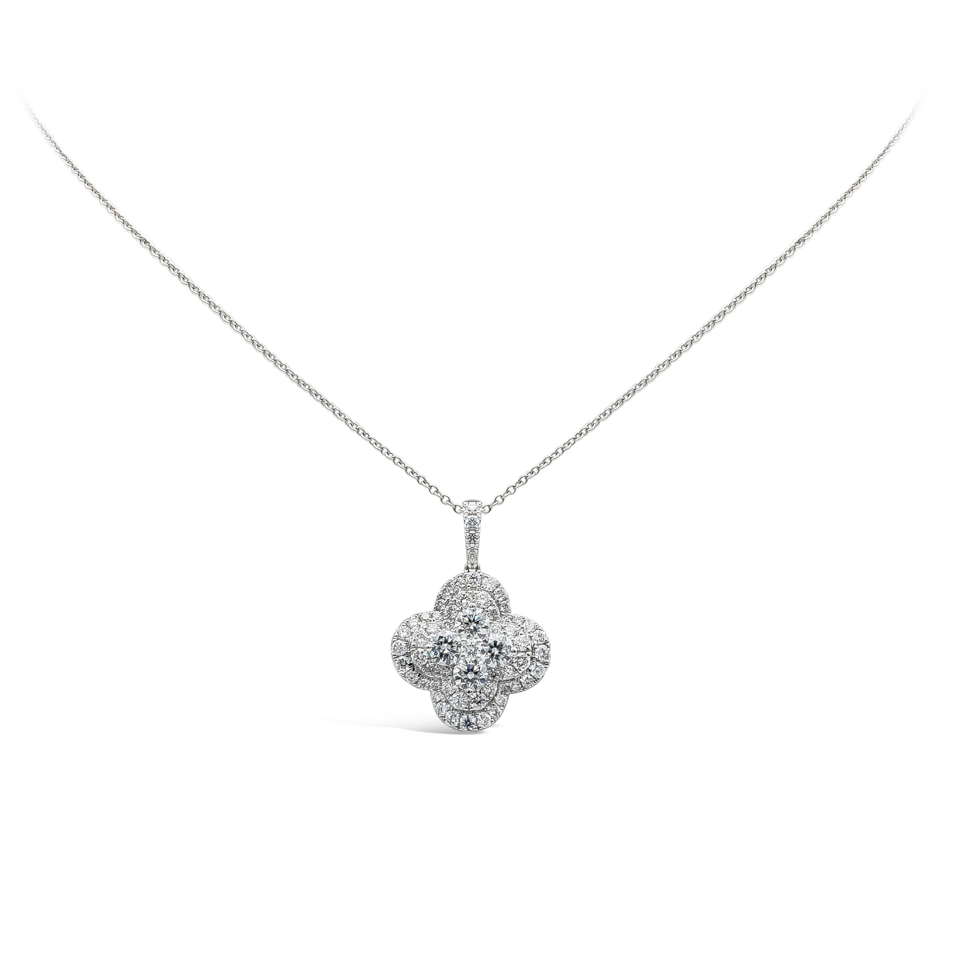 This timeless clover shape pendant necklace features 4 pieces of brilliant round shape diamonds weighing 0.76 carats total, F color and SI1 in clarity in the center. Surrounded by 58 pieces of brilliant round diamonds weighing 0.81 carat total, F