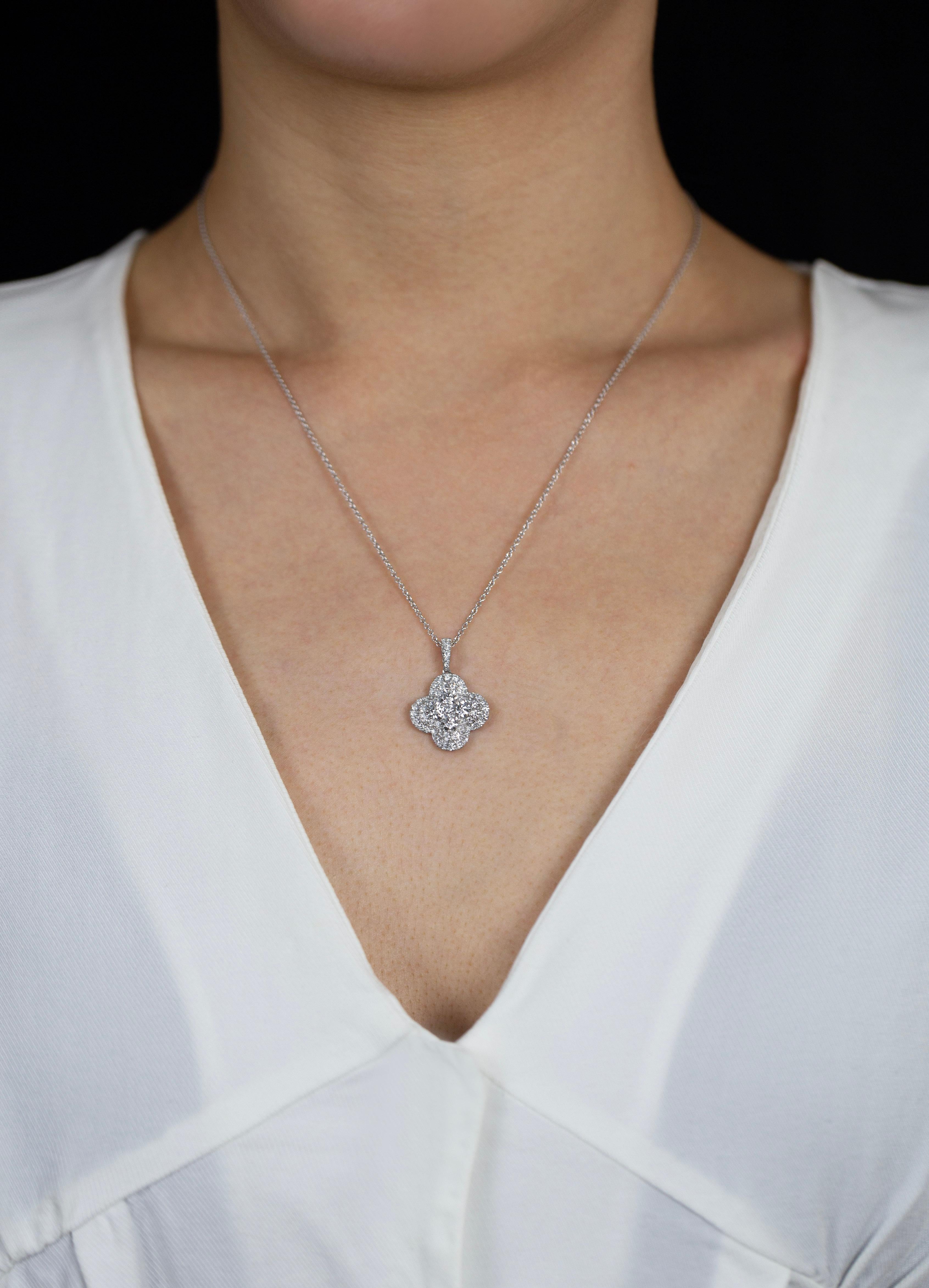 Taille ronde Roman Malakov, collier à pendentif en forme de trèfle avec diamants taille ronde de 1,57 carat au total en vente