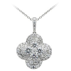 Roman Malakov, collier à pendentif en forme de trèfle avec diamants taille ronde de 1,57 carat au total