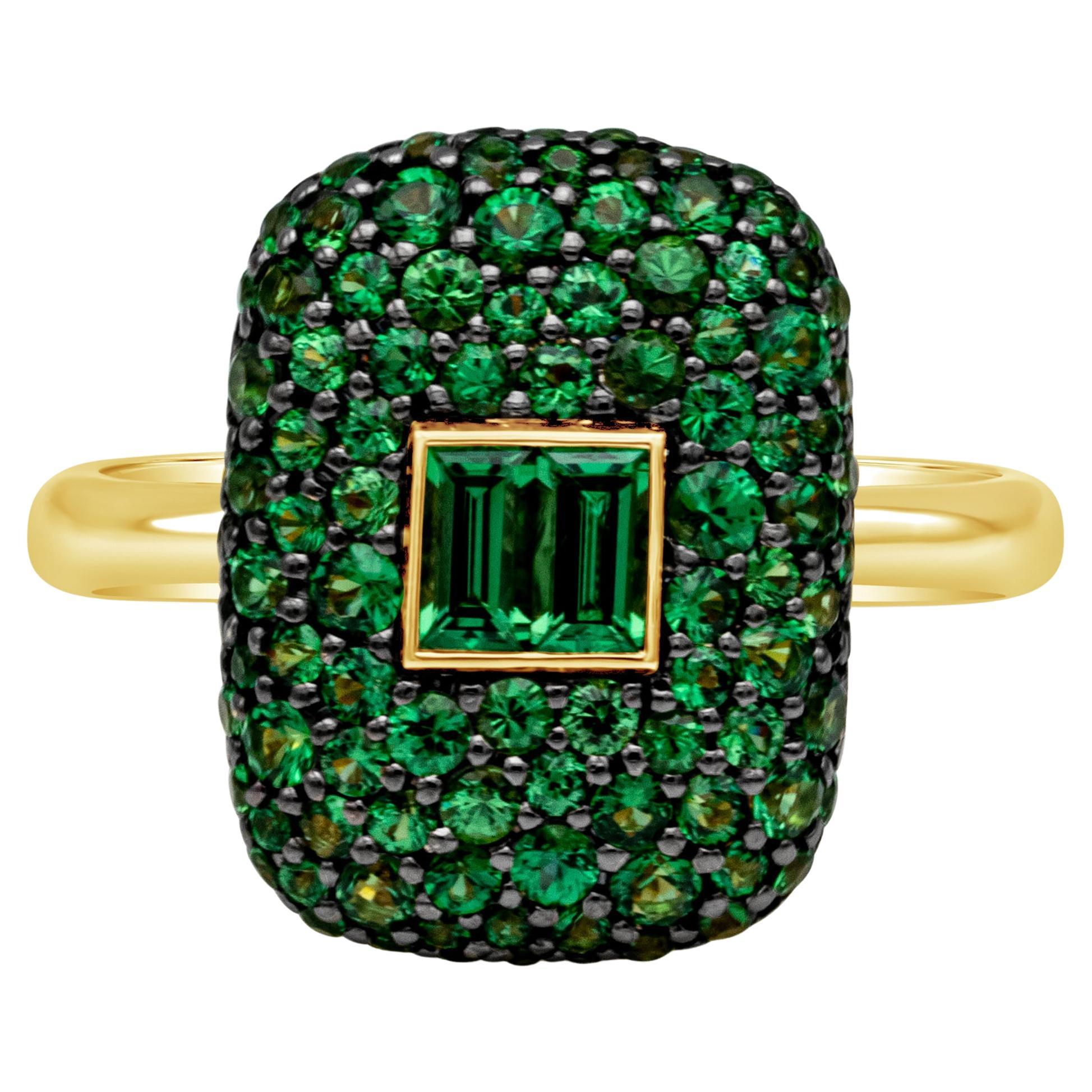 Roman Malakov  1.57 Carat Total Mixed Cut Green Tsavorite Fashion Ring For Sale