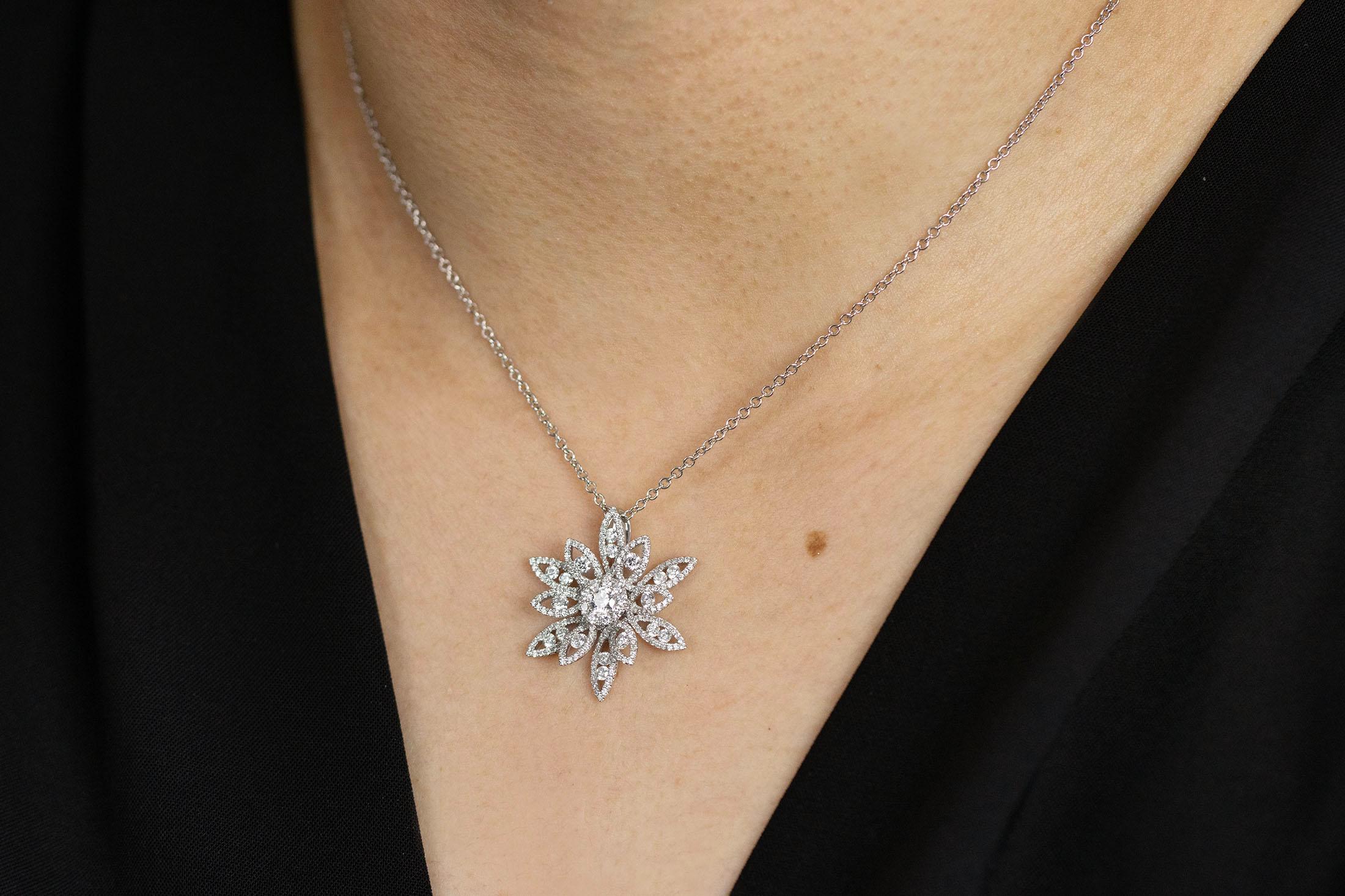 Taille ronde Roman Malakov, collier à pendentif fleur en grappe de diamants ronds de 1,58 carat au total en vente